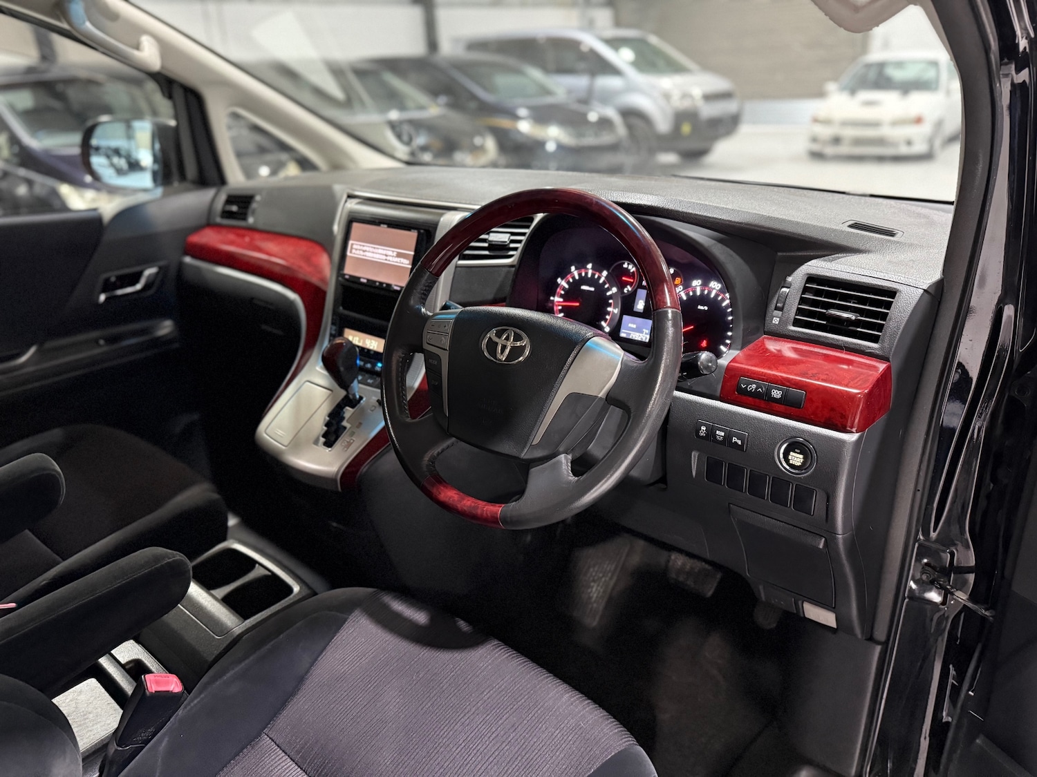 Used Toyota Vellfire 2010 for sale - 77071196: Photo 25