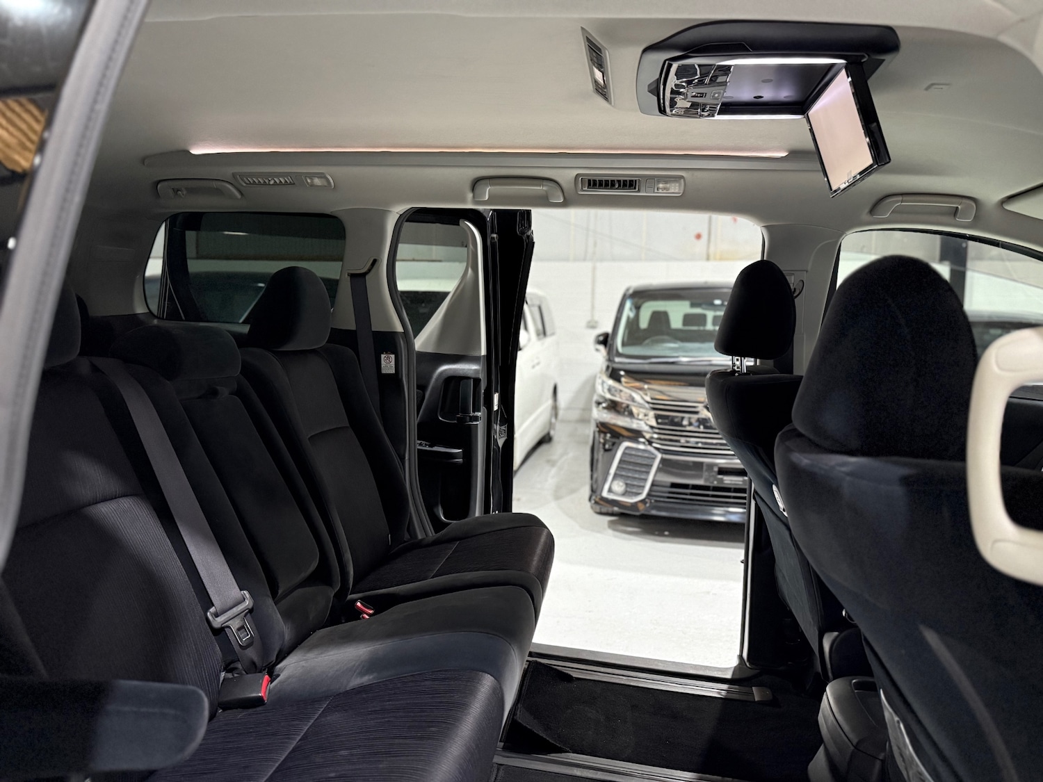 Used Toyota Vellfire 2010 for sale - 77071196: Photo 28