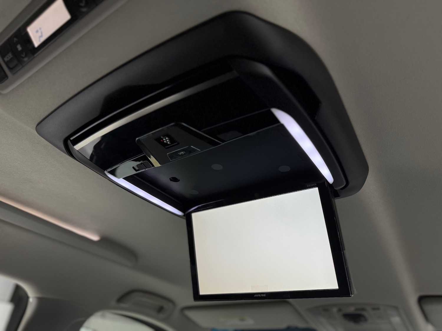 Used Toyota Vellfire 2010 for sale - 77071196: Photo 29