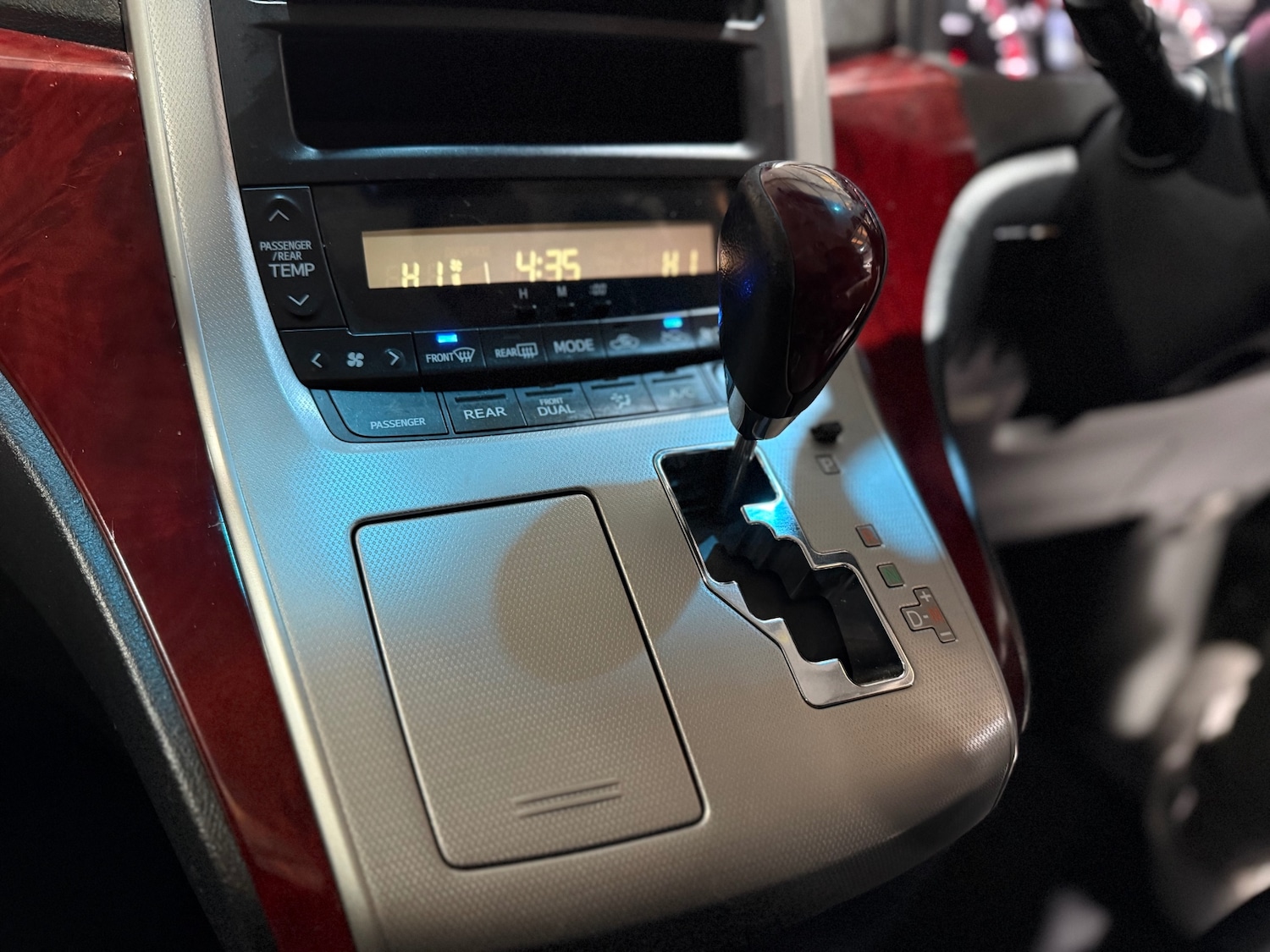 Used Toyota Vellfire 2010 for sale - 77071196: Photo 30