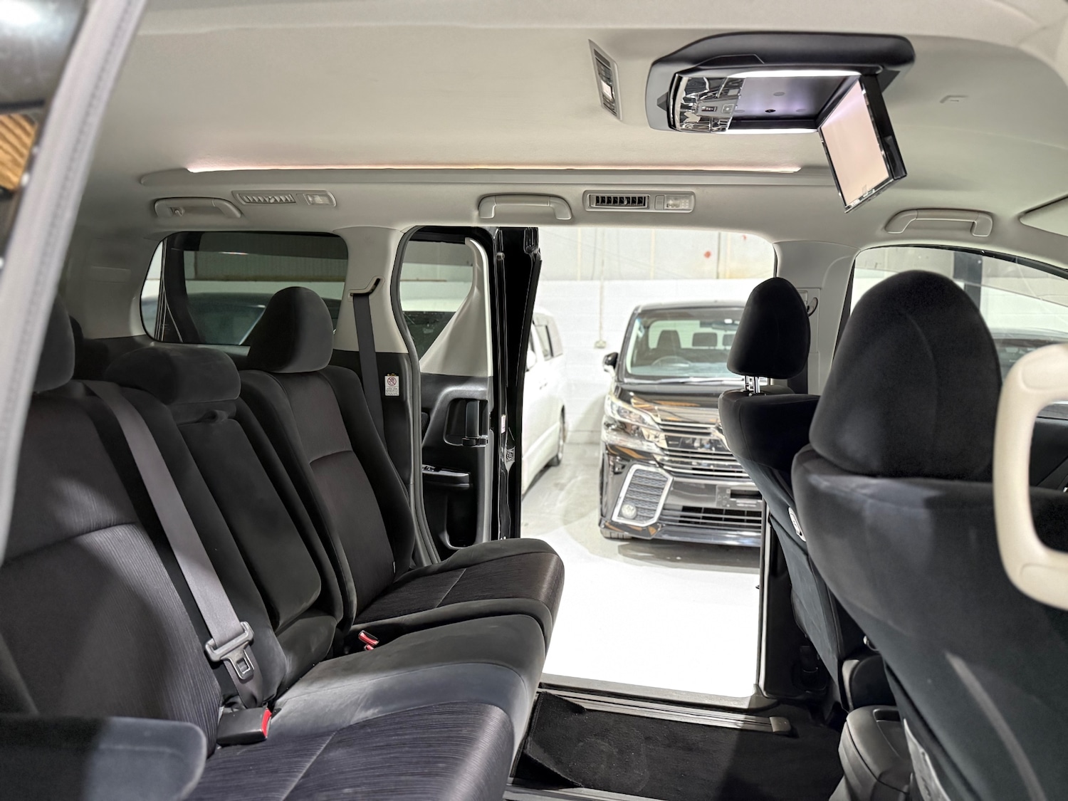 Used Toyota Vellfire 2010 for sale - 77071196: Photo 32