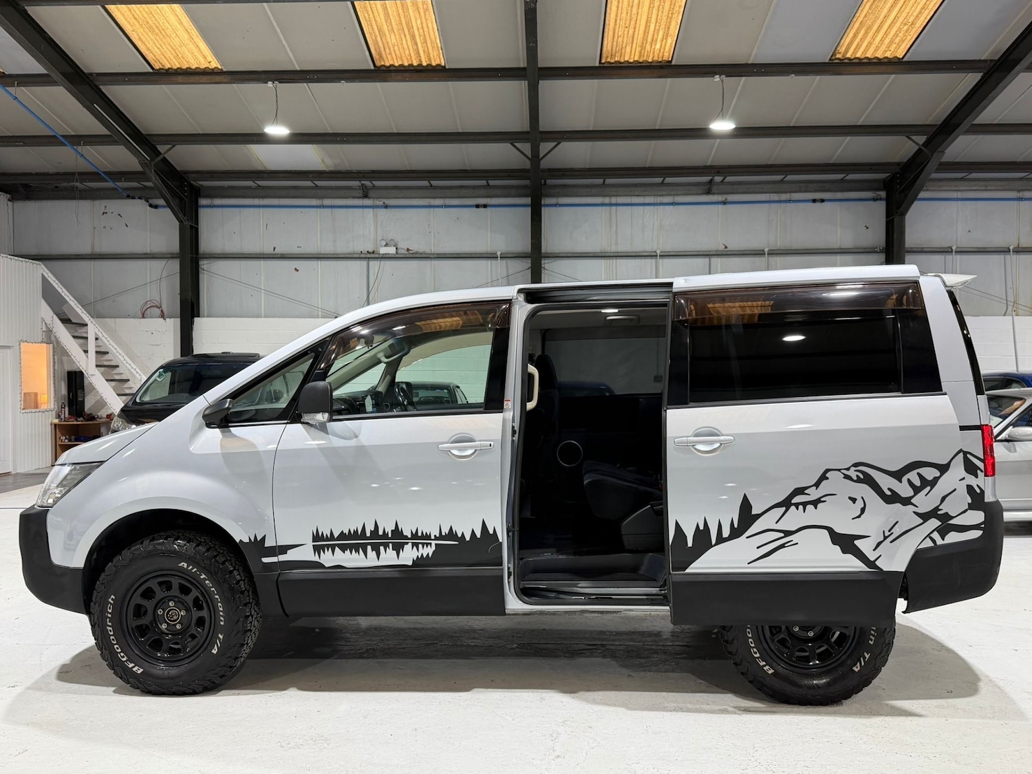 Used Mitsubishi Delica 2007 for sale - 77071165: Photo 11