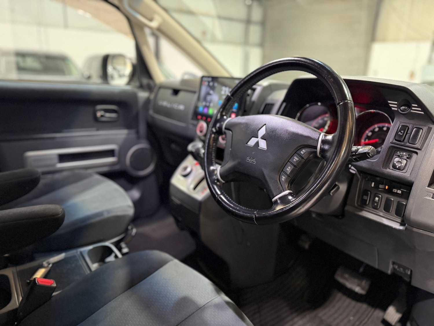 Used Mitsubishi Delica 2007 for sale - 77071165: Photo 16