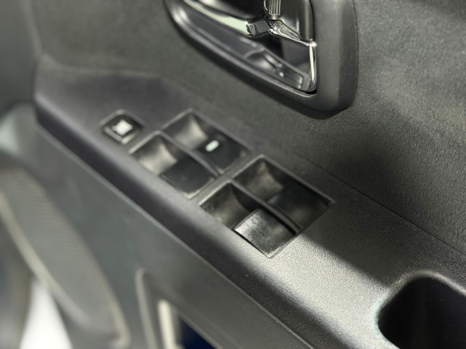 Used Mitsubishi Delica 2007 for sale - 77071165: Photo 32