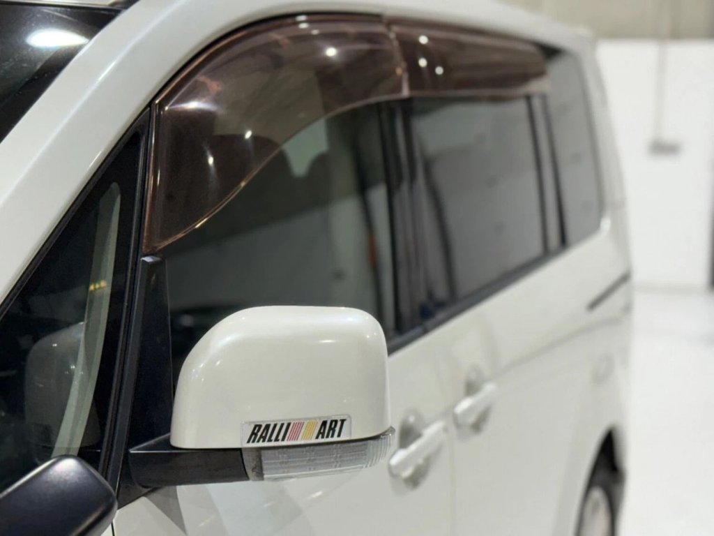 Used Mitsubishi Delica 2009 for sale - 77582219: Photo 9
