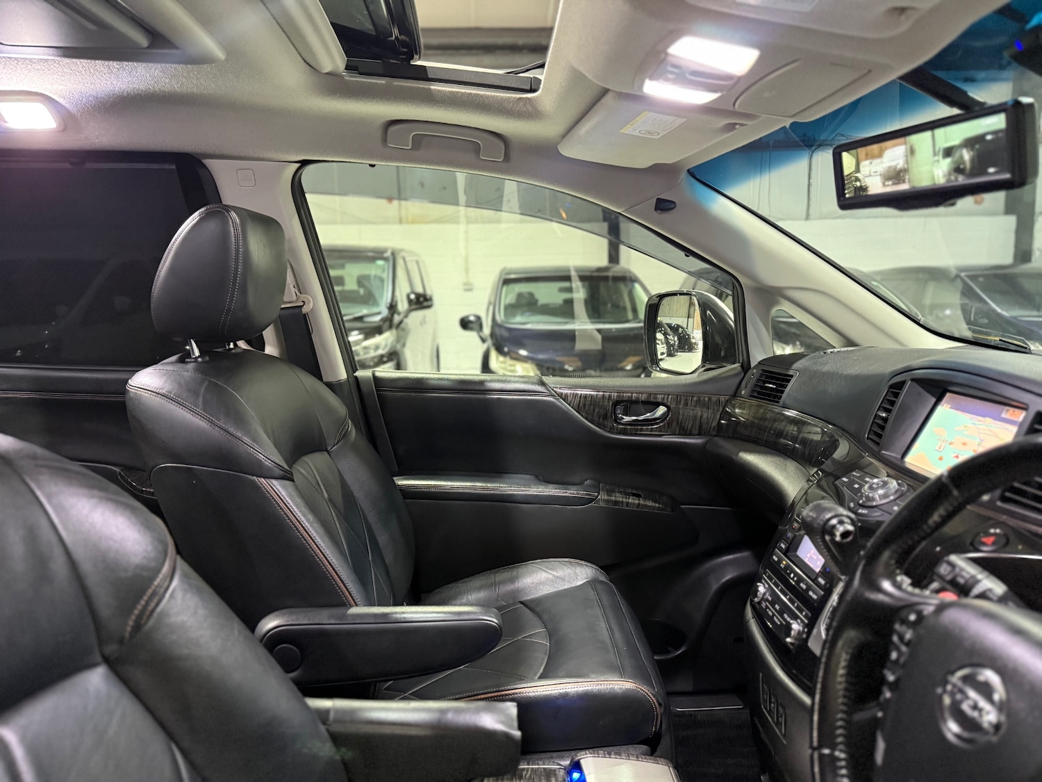 Used Nissan Elgrand 2014 for sale - 77071200: Photo 21