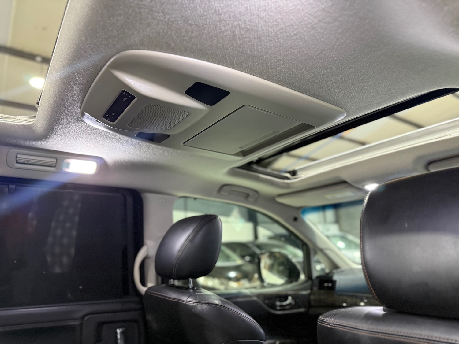 Used Nissan Elgrand 2014 for sale - 77071200: Photo 24