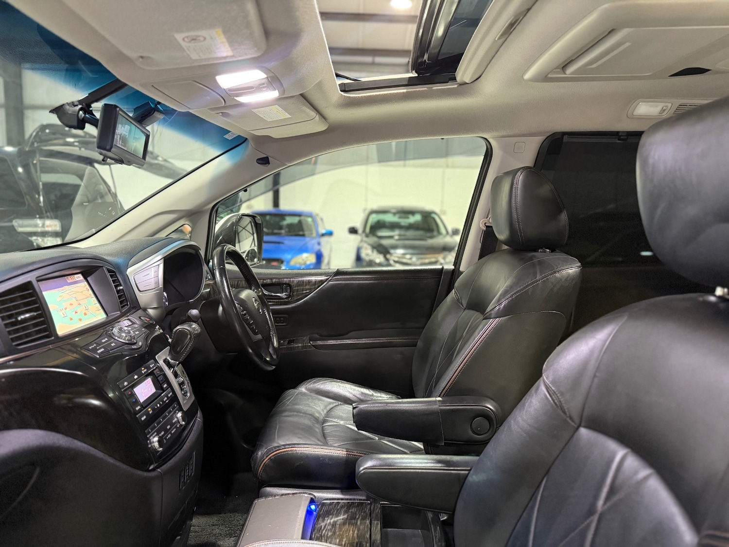 Used Nissan Elgrand 2014 for sale - 77071200: Photo 32