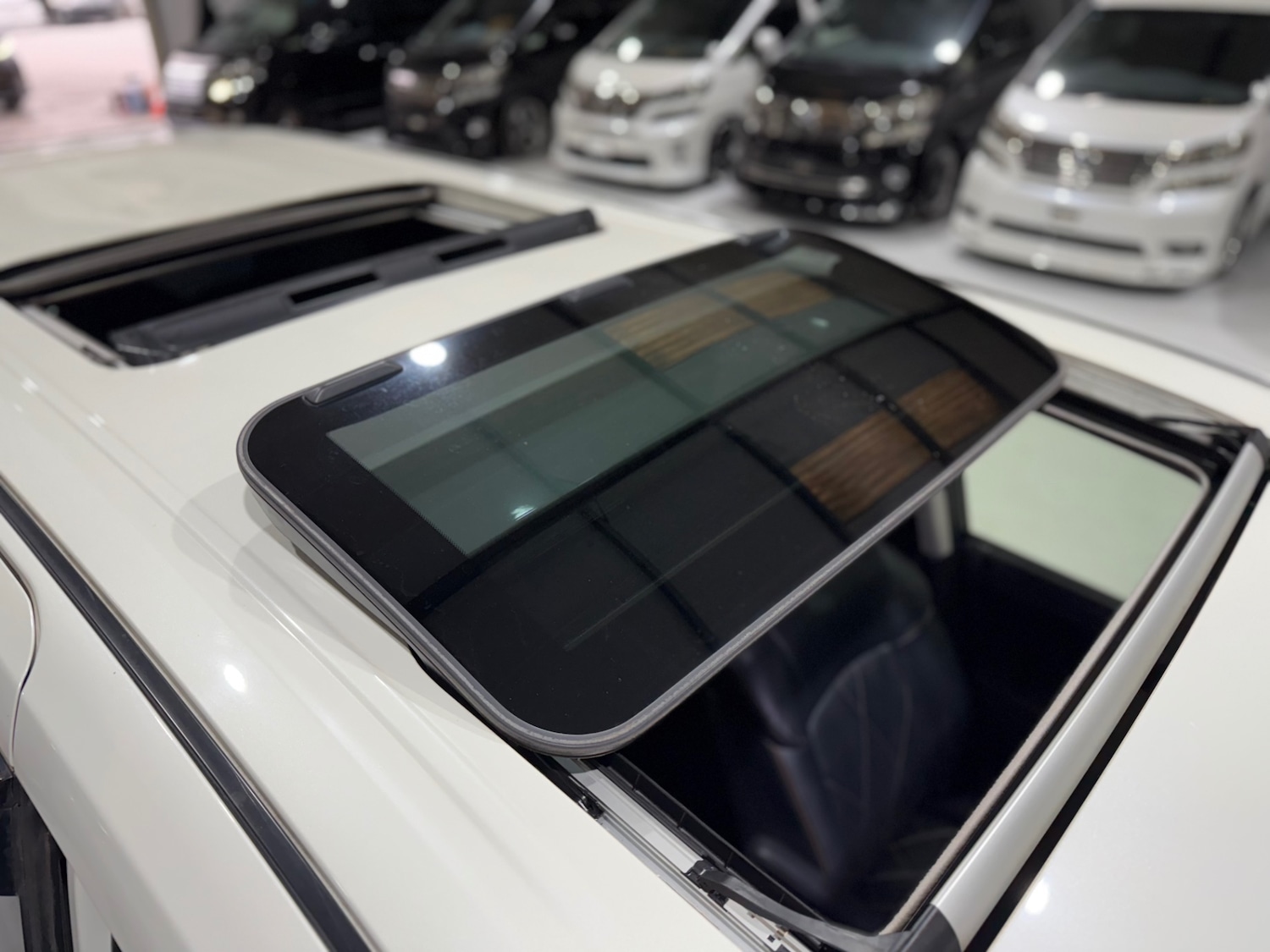 Used Nissan Elgrand 2014 for sale - 77071200: Photo 37