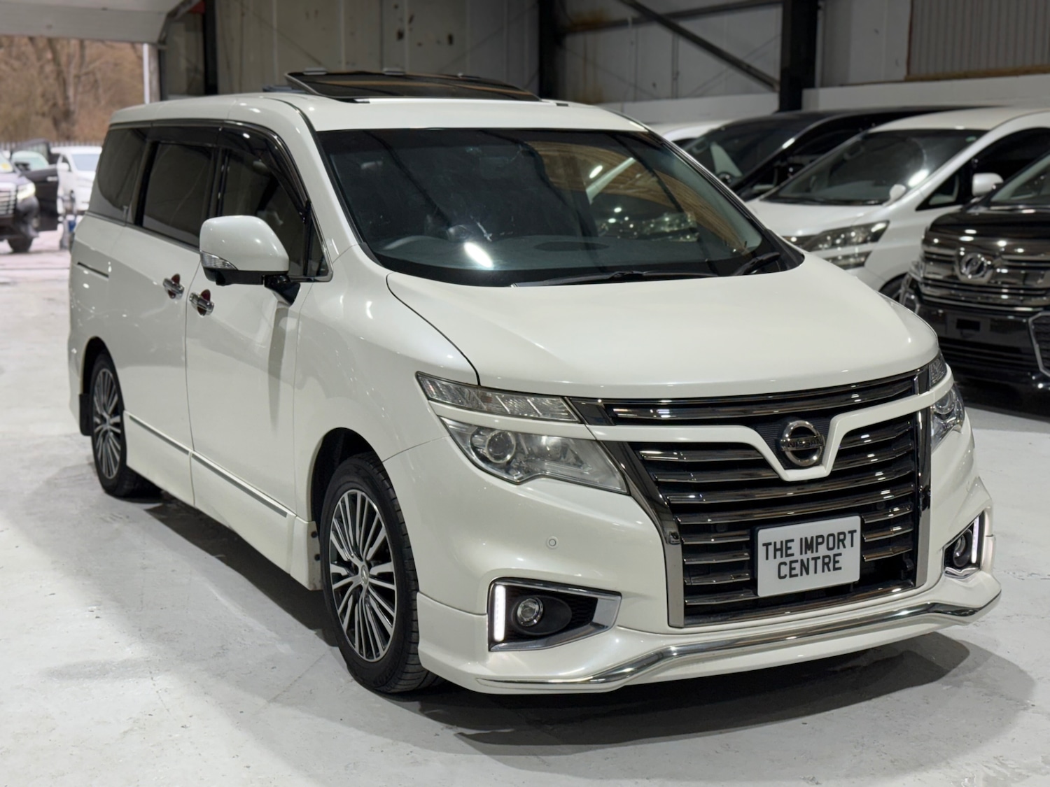 Used Nissan Elgrand 2014 for sale - 77071200: Photo 4