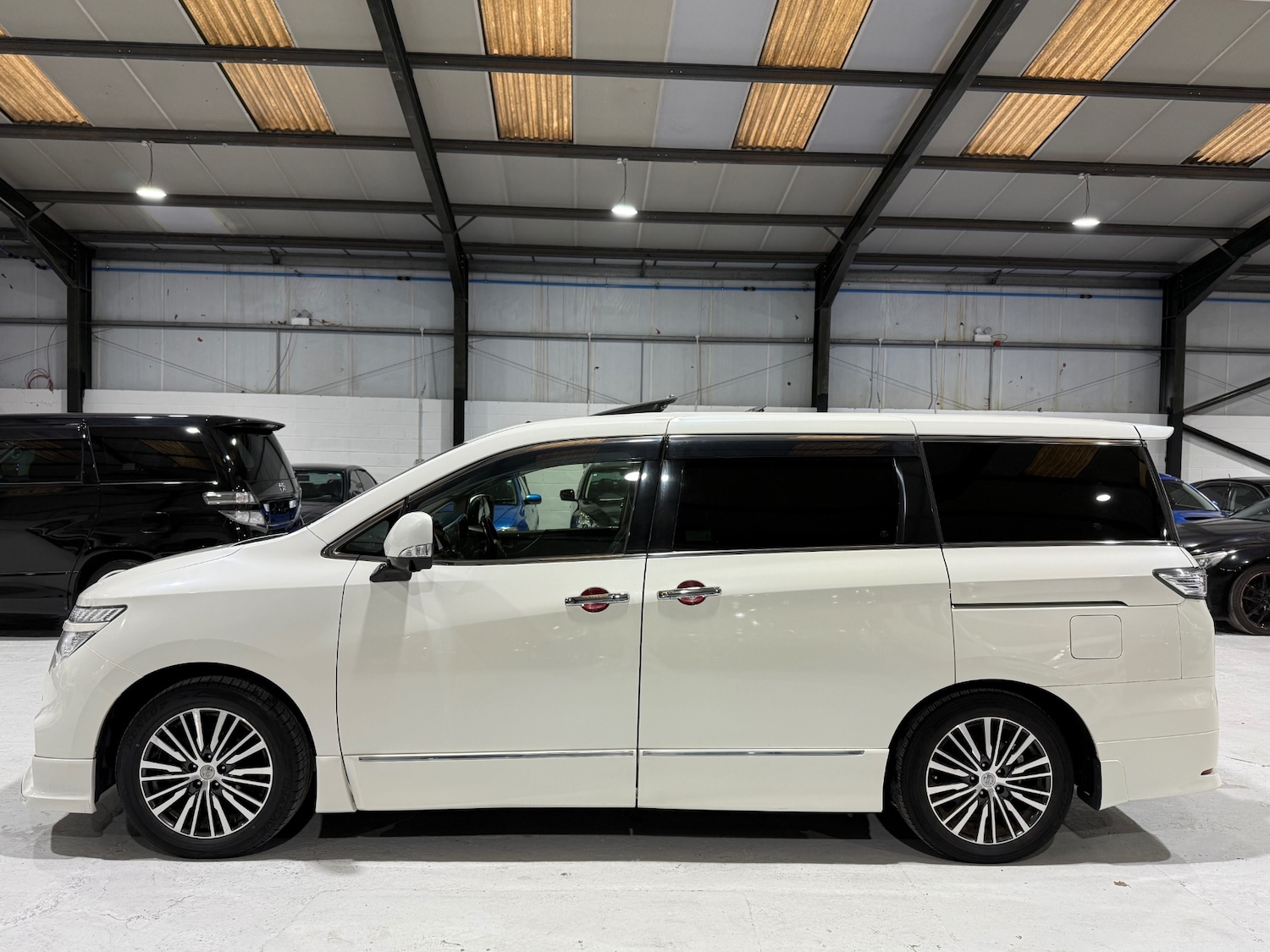 Used Nissan Elgrand 2014 for sale - 77071200: Photo 9