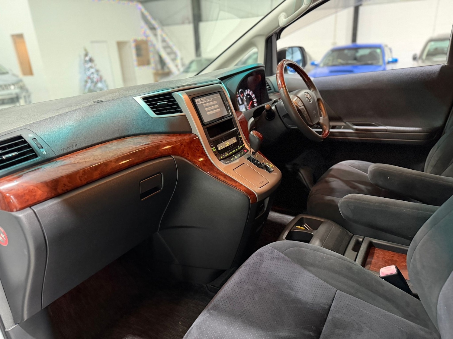 Used Toyota Vellfire 2011 for sale - 77057016: Photo 11