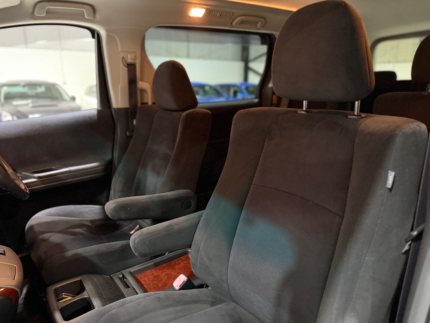 Used Toyota Vellfire 2011 for sale - 77057016: Photo 12