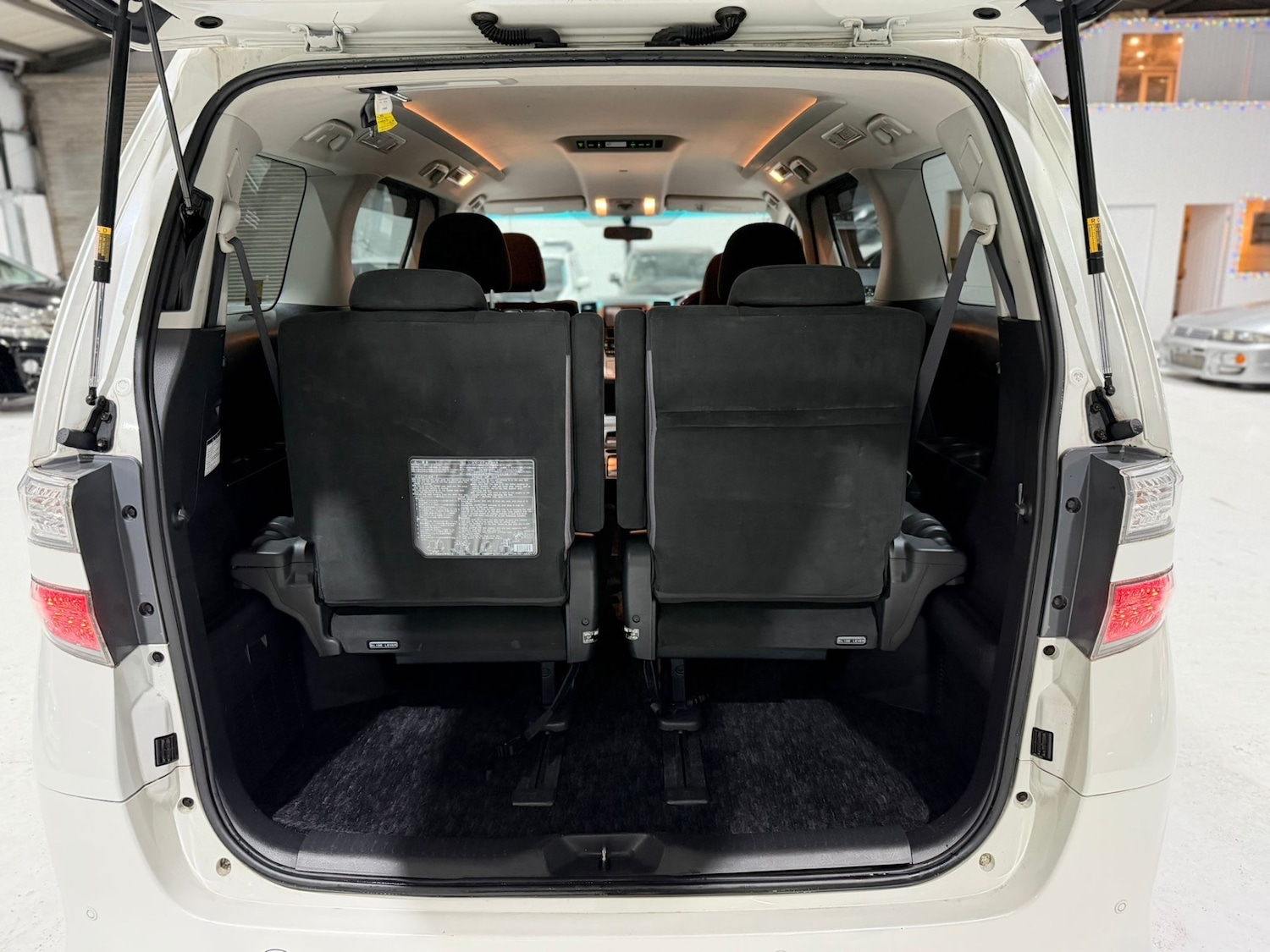 Used Toyota Vellfire 2011 for sale - 77057016: Photo 17