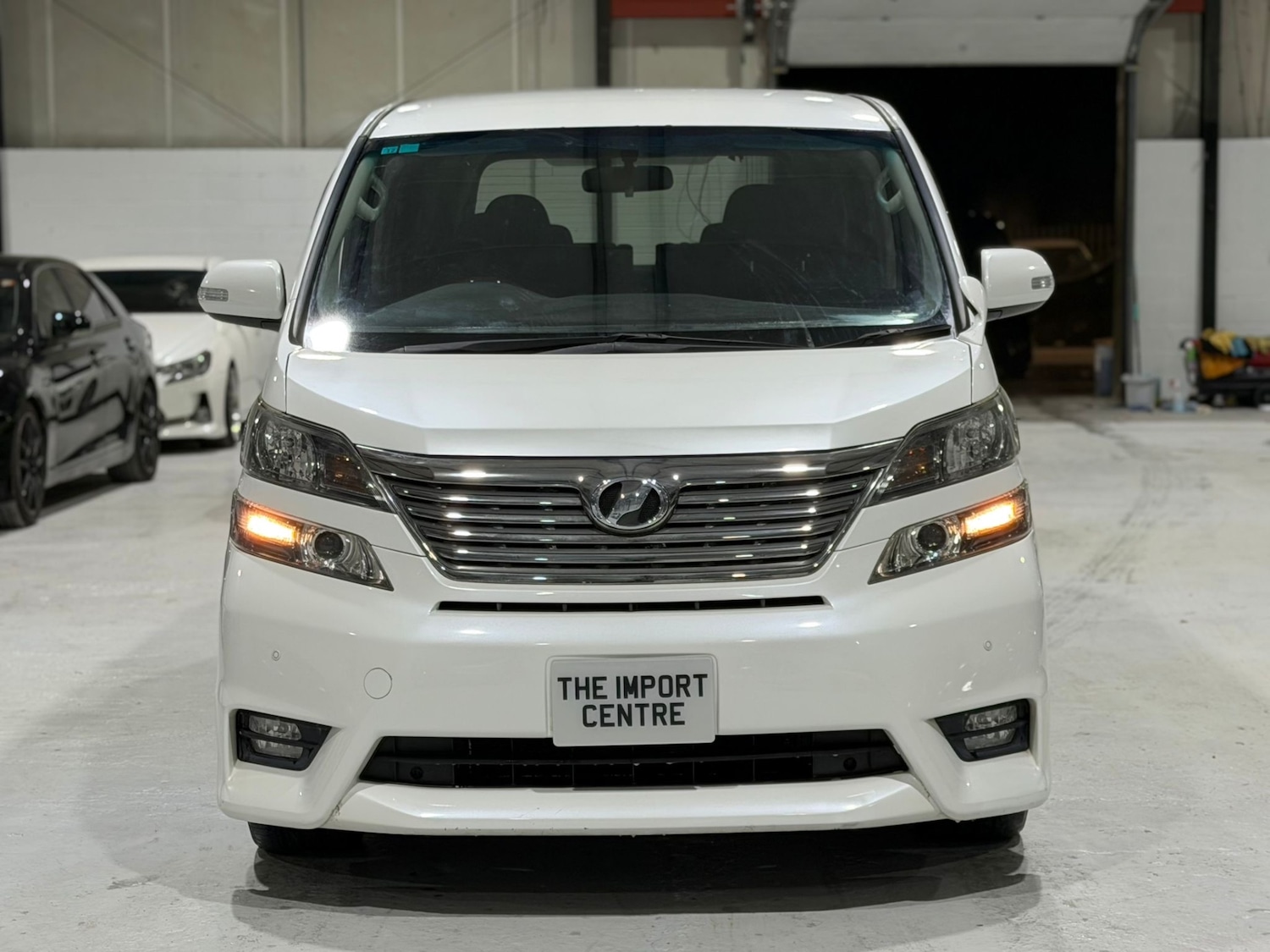 Used Toyota Vellfire 2011 for sale - 77057016: Photo 2