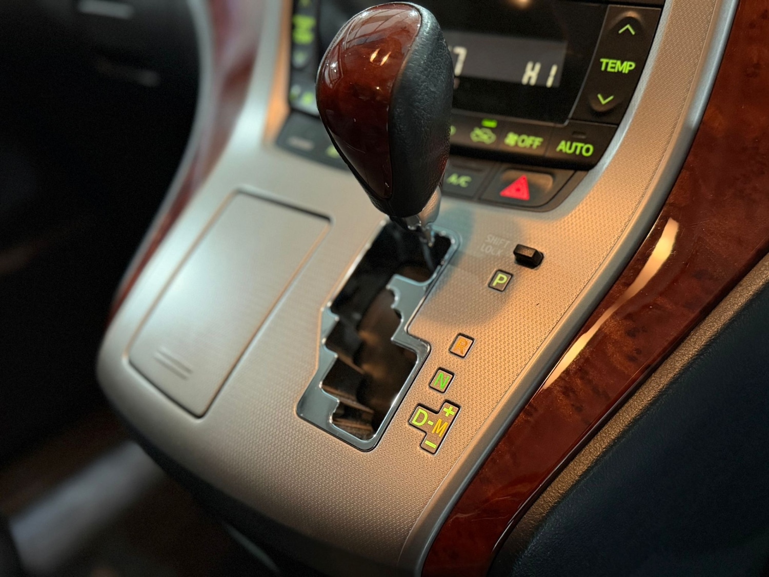 Used Toyota Vellfire 2011 for sale - 77057016: Photo 20