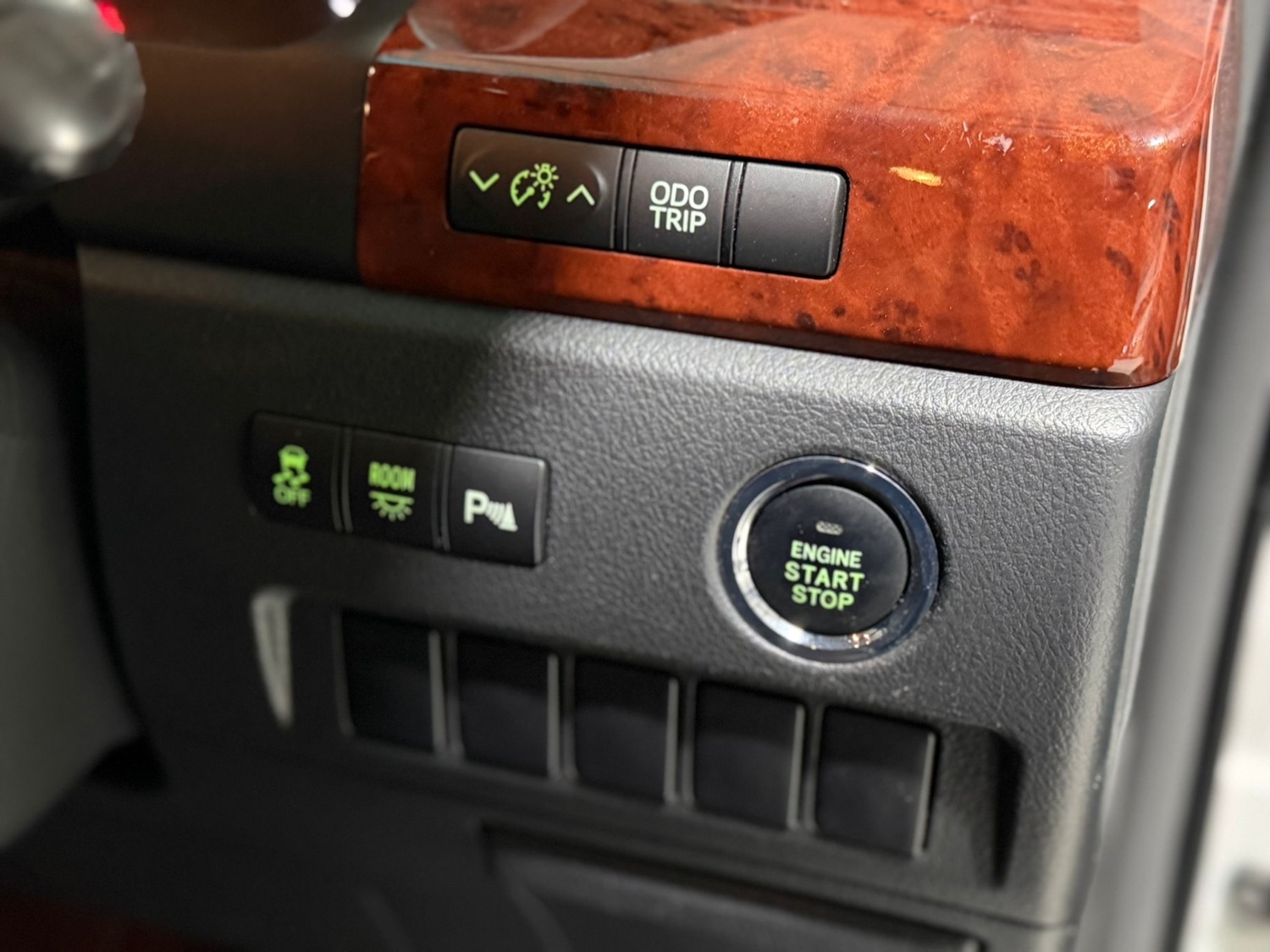 Used Toyota Vellfire 2011 for sale - 77057016: Photo 24