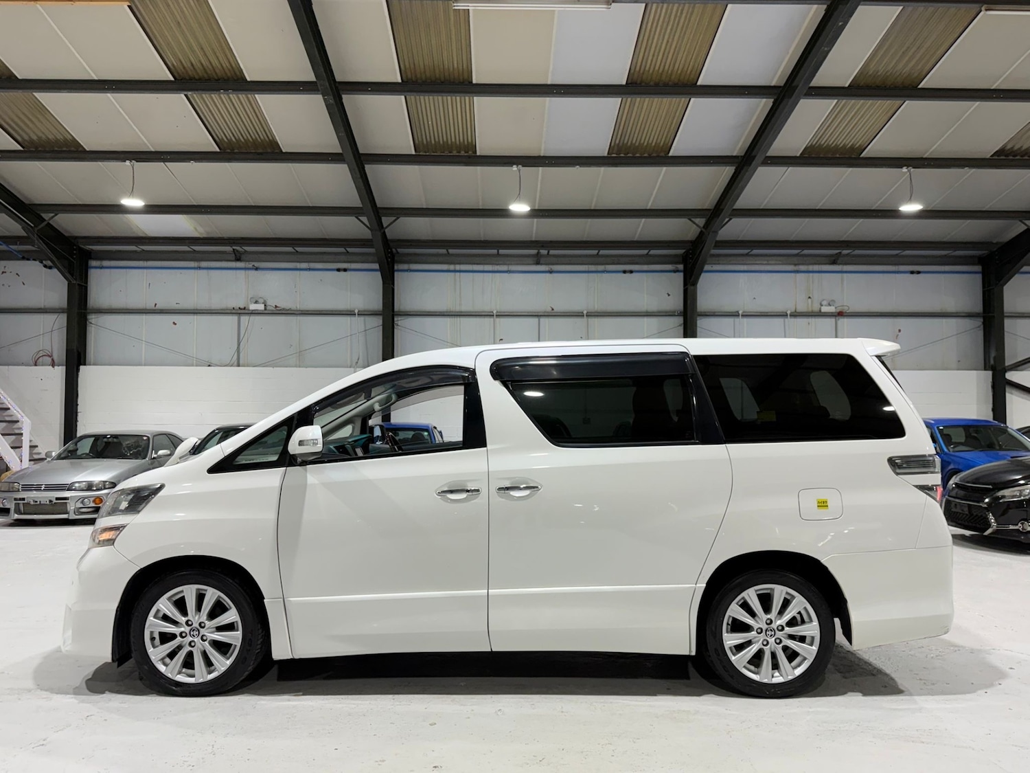 Used Toyota Vellfire 2011 for sale - 77057016: Photo 3