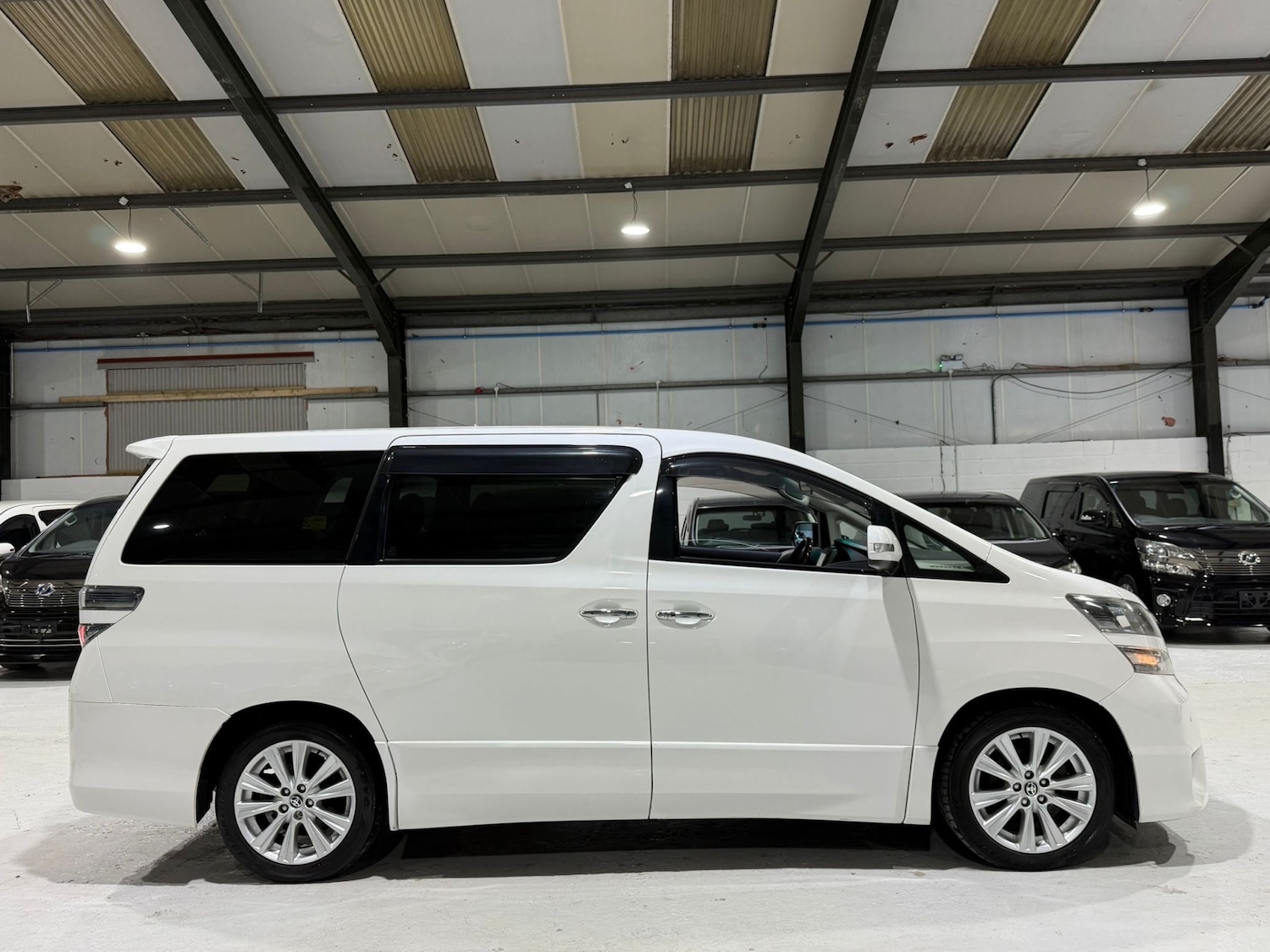 Used Toyota Vellfire 2011 for sale - 77057016: Photo 6