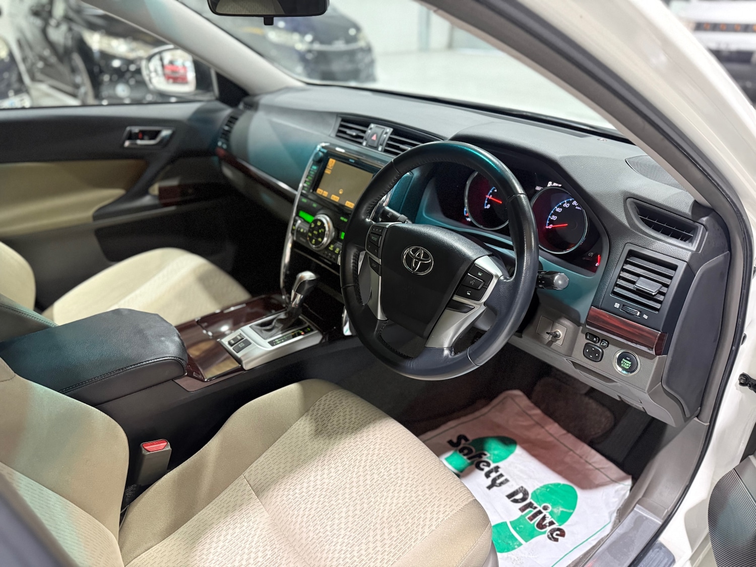 Used Toyota Mark X 2010 for sale - 77083608: Photo 38