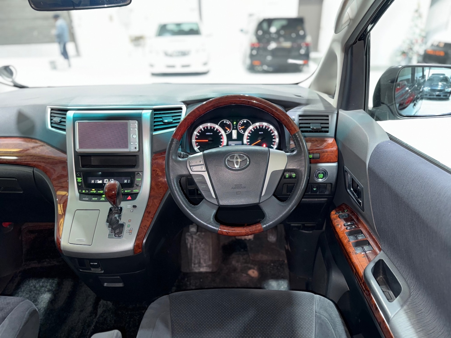 Used Toyota Vellfire 2010 for sale - 77055097: Photo 17