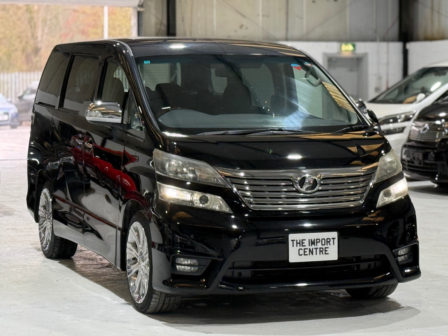 Used Toyota Vellfire 2010 for sale - 77055097: Photo 2
