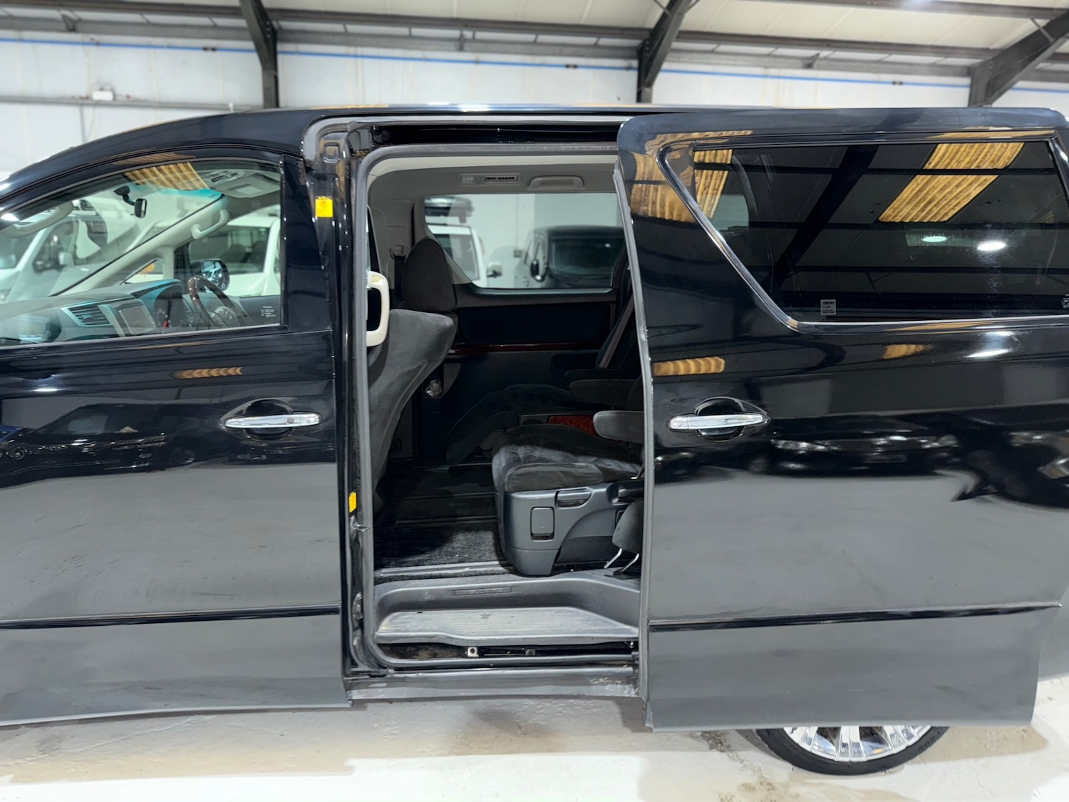 Used Toyota Vellfire 2010 for sale - 77055097: Photo 27