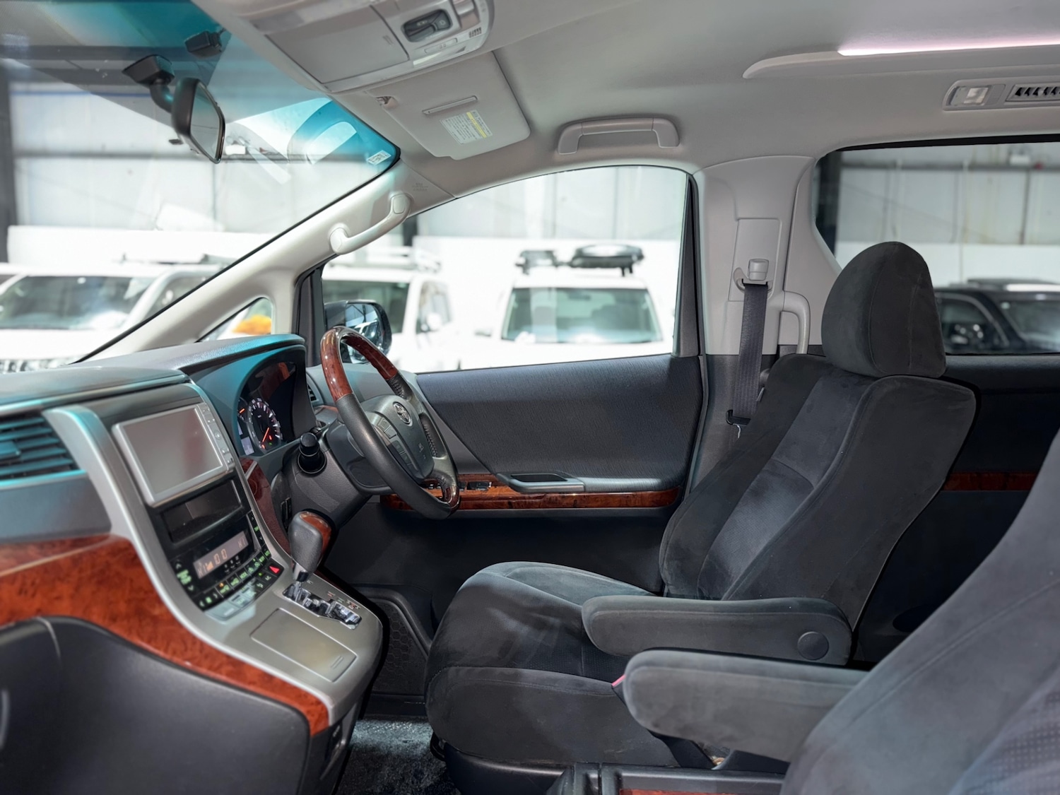 Used Toyota Vellfire 2010 for sale - 77055097: Photo 32