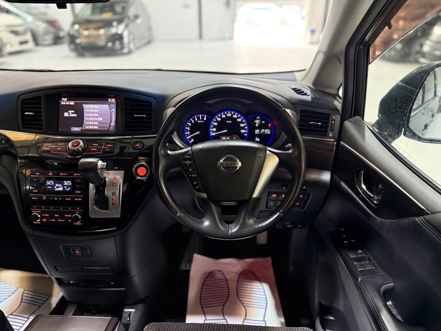 Used Nissan Elgrand 2010 for sale - 76974718: Photo 14