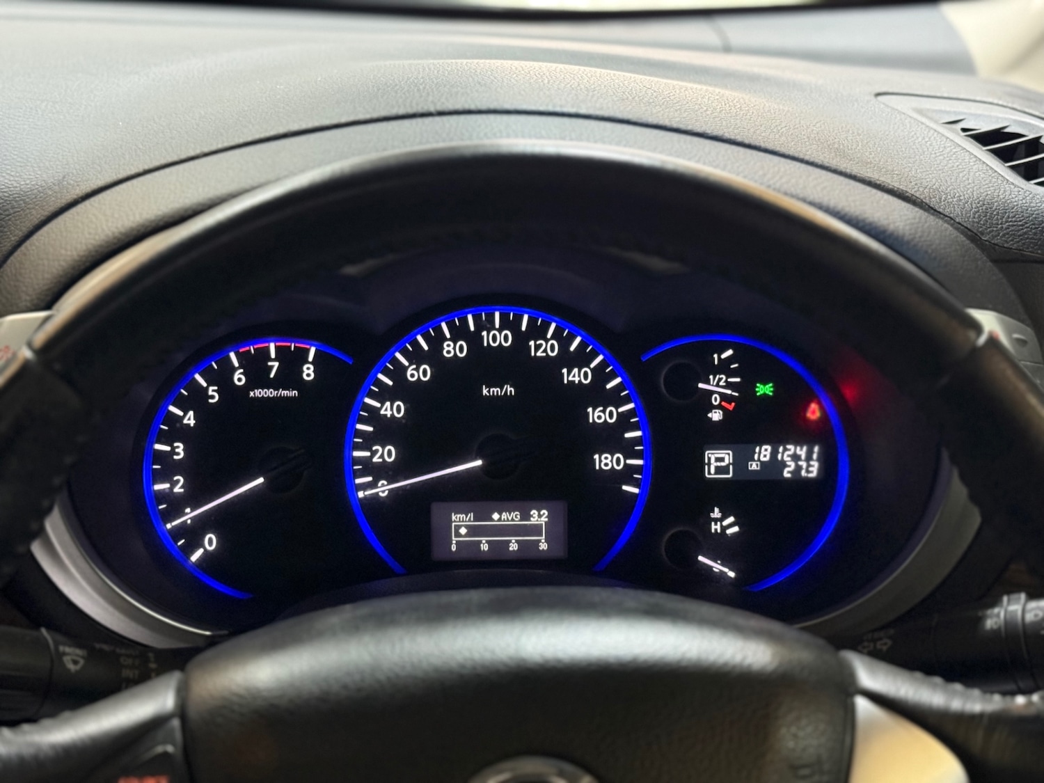 Used Nissan Elgrand 2010 for sale - 76974718: Photo 15