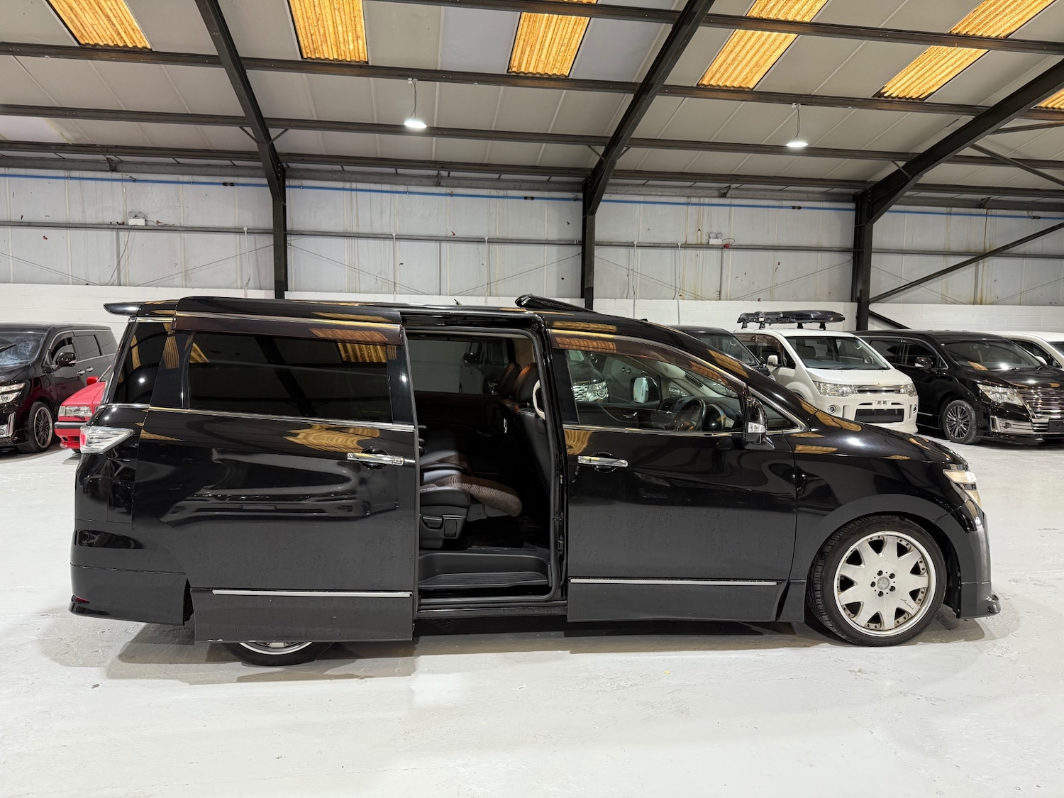Used Nissan Elgrand 2010 for sale - 76974718: Photo 29