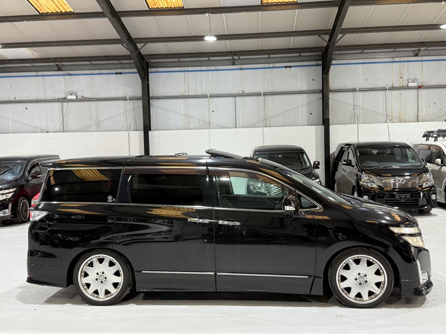 Used Nissan Elgrand 2010 for sale - 76974718: Photo 7
