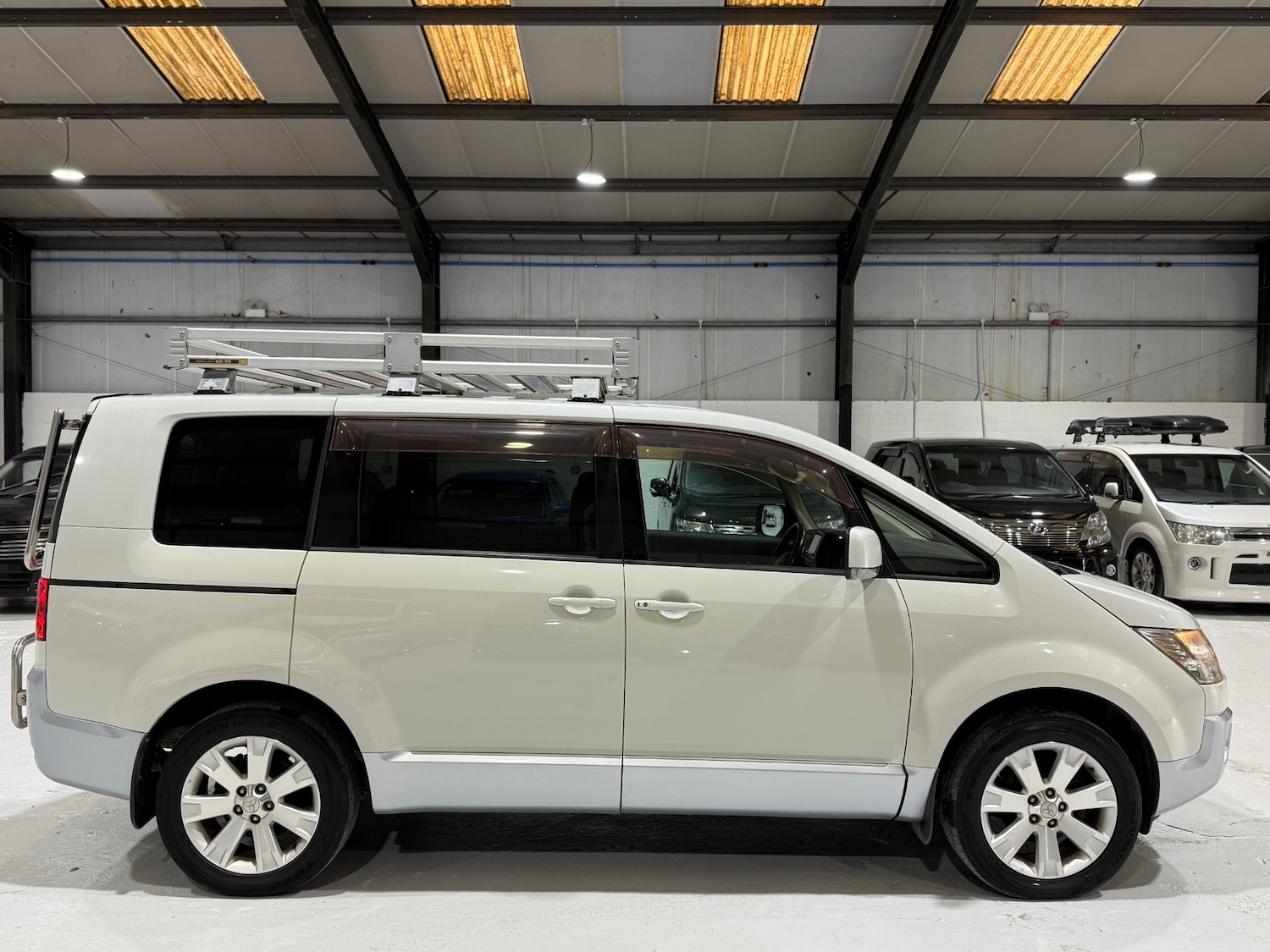 Used Mitsubishi Delica 2009 for sale - 76974764: Photo 10
