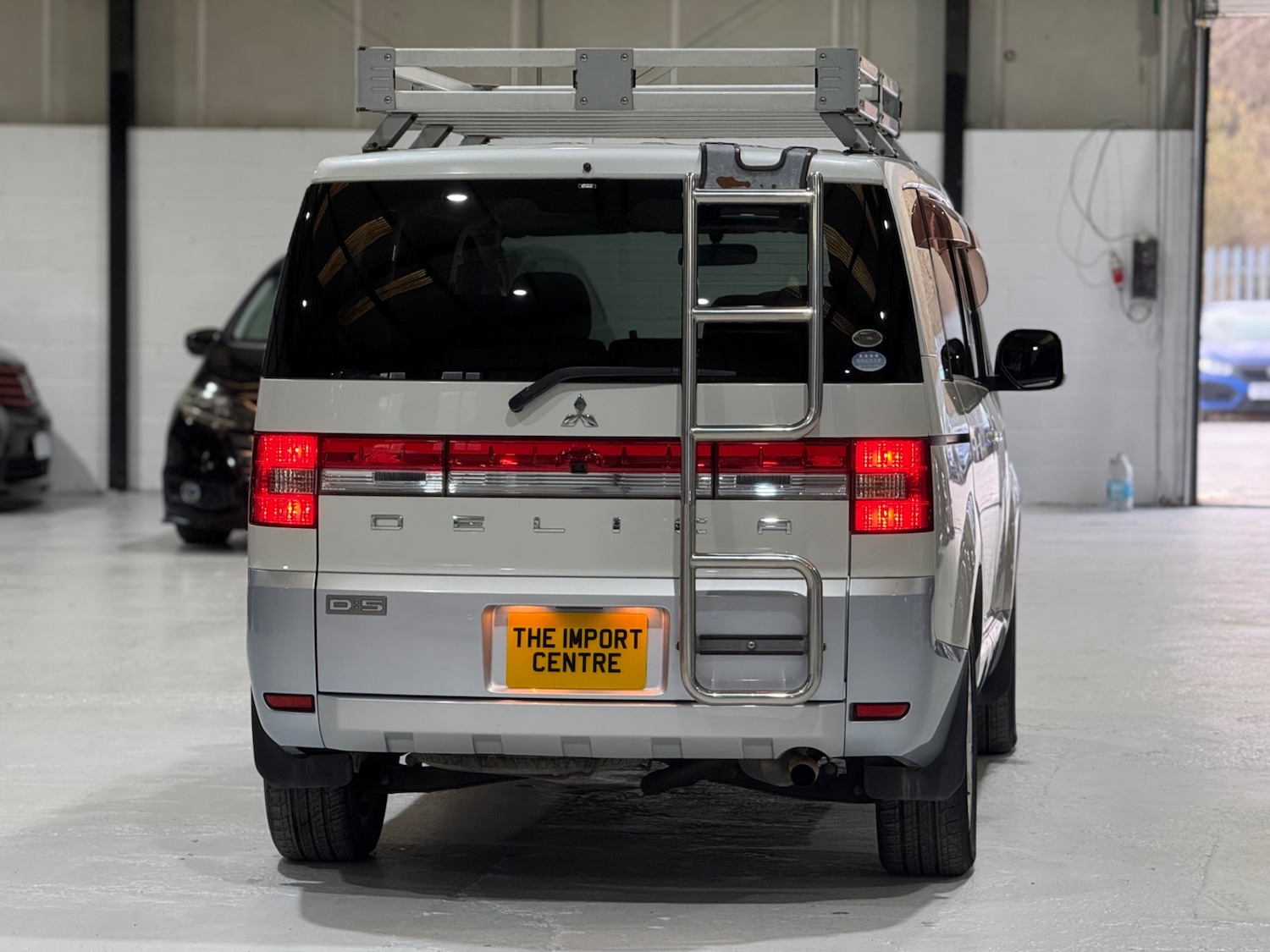 Used Mitsubishi Delica 2009 for sale - 76974764: Photo 12