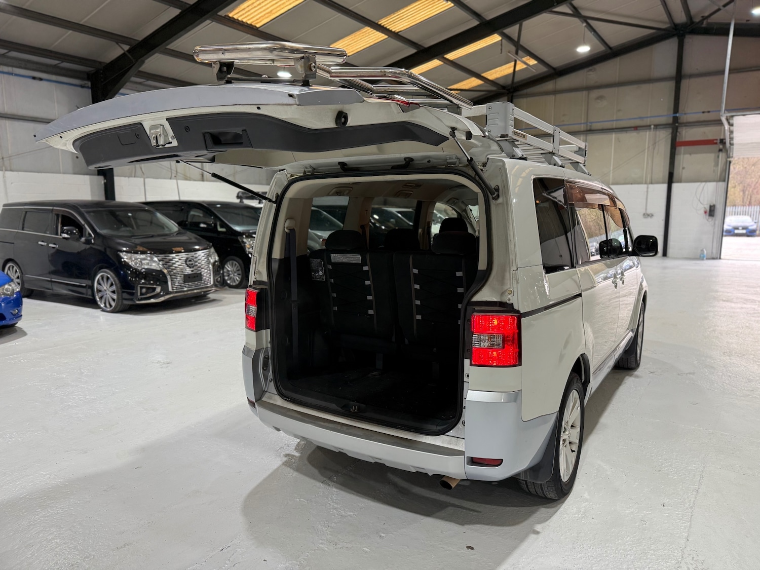 Used Mitsubishi Delica 2009 for sale - 76974764: Photo 14