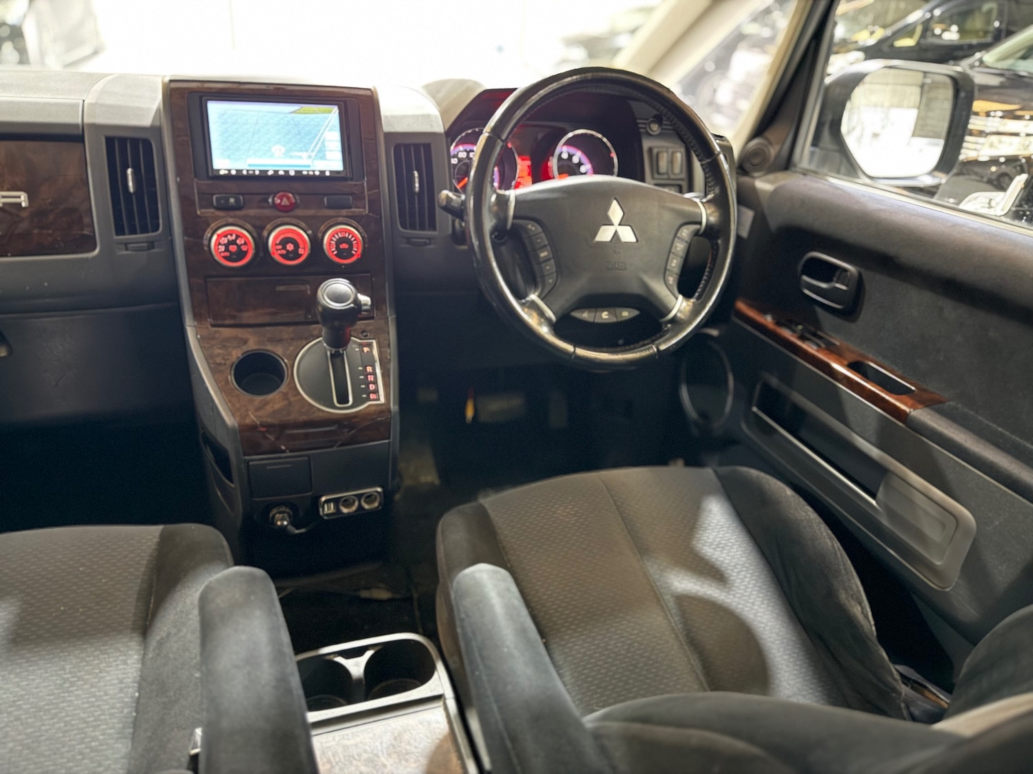 Used Mitsubishi Delica 2009 for sale - 76974764: Photo 15