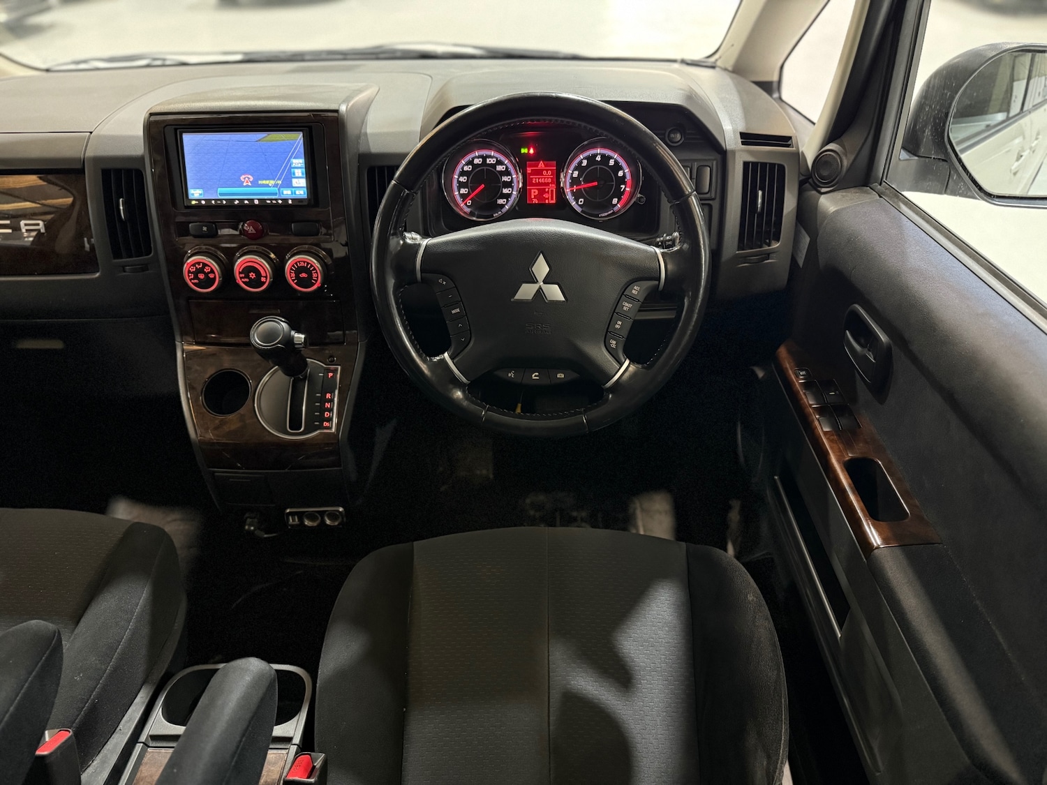 Used Mitsubishi Delica 2009 for sale - 76974764: Photo 16