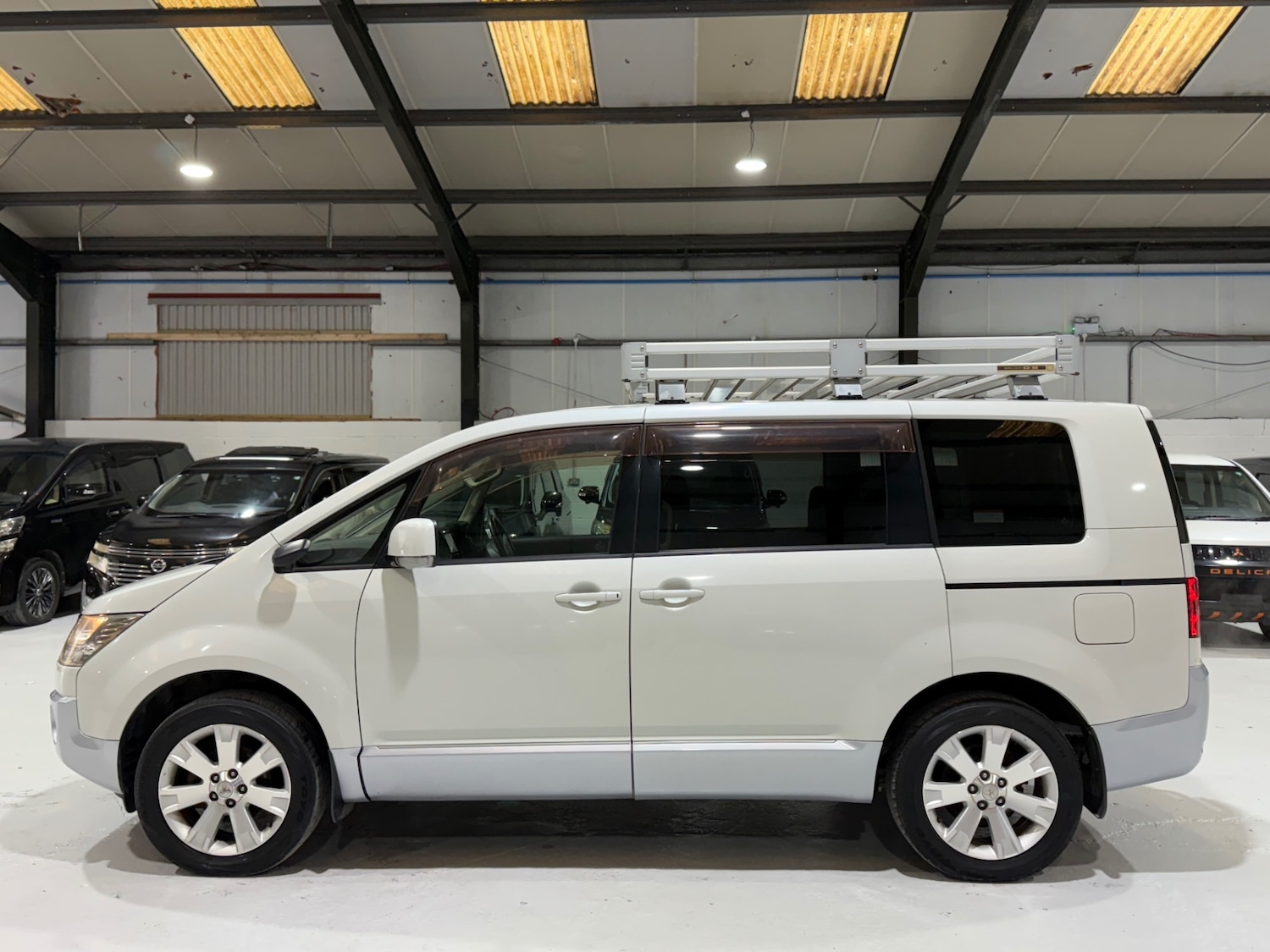 Used Mitsubishi Delica 2009 for sale - 76974764: Photo 7