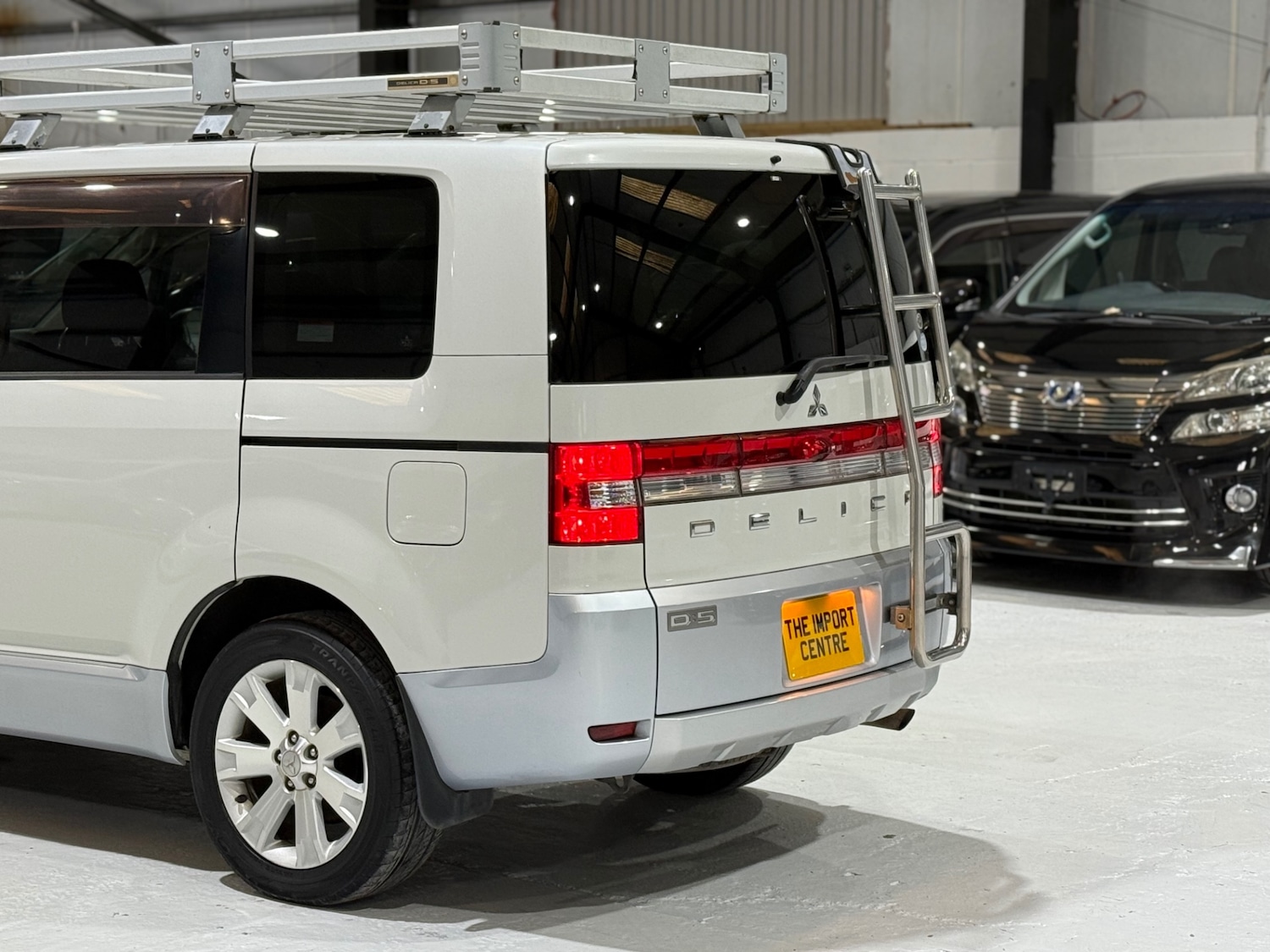 Used Mitsubishi Delica 2009 for sale - 76974764: Photo 8