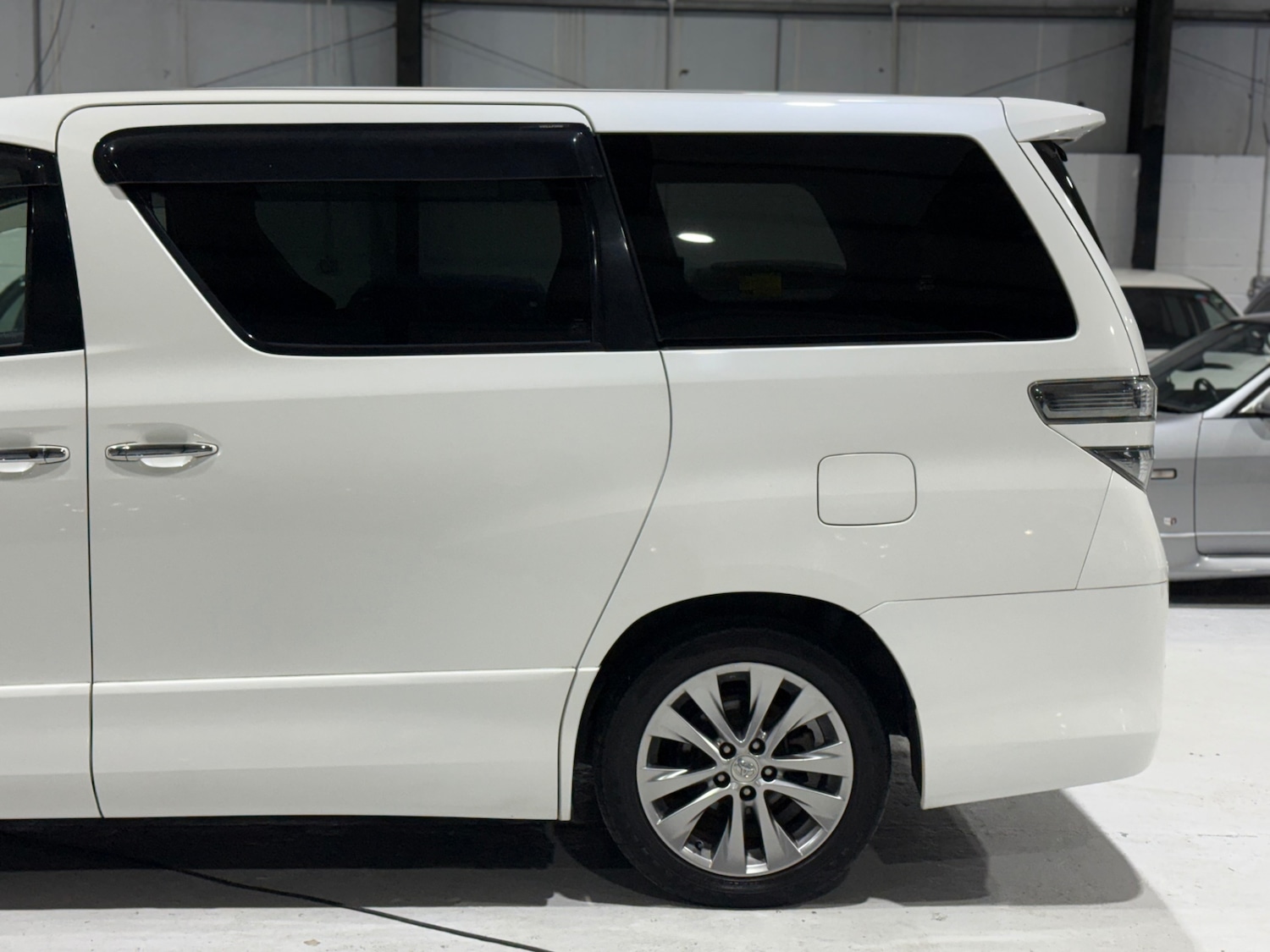 Used Toyota Vellfire 2011 for sale - 77083607: Photo 11