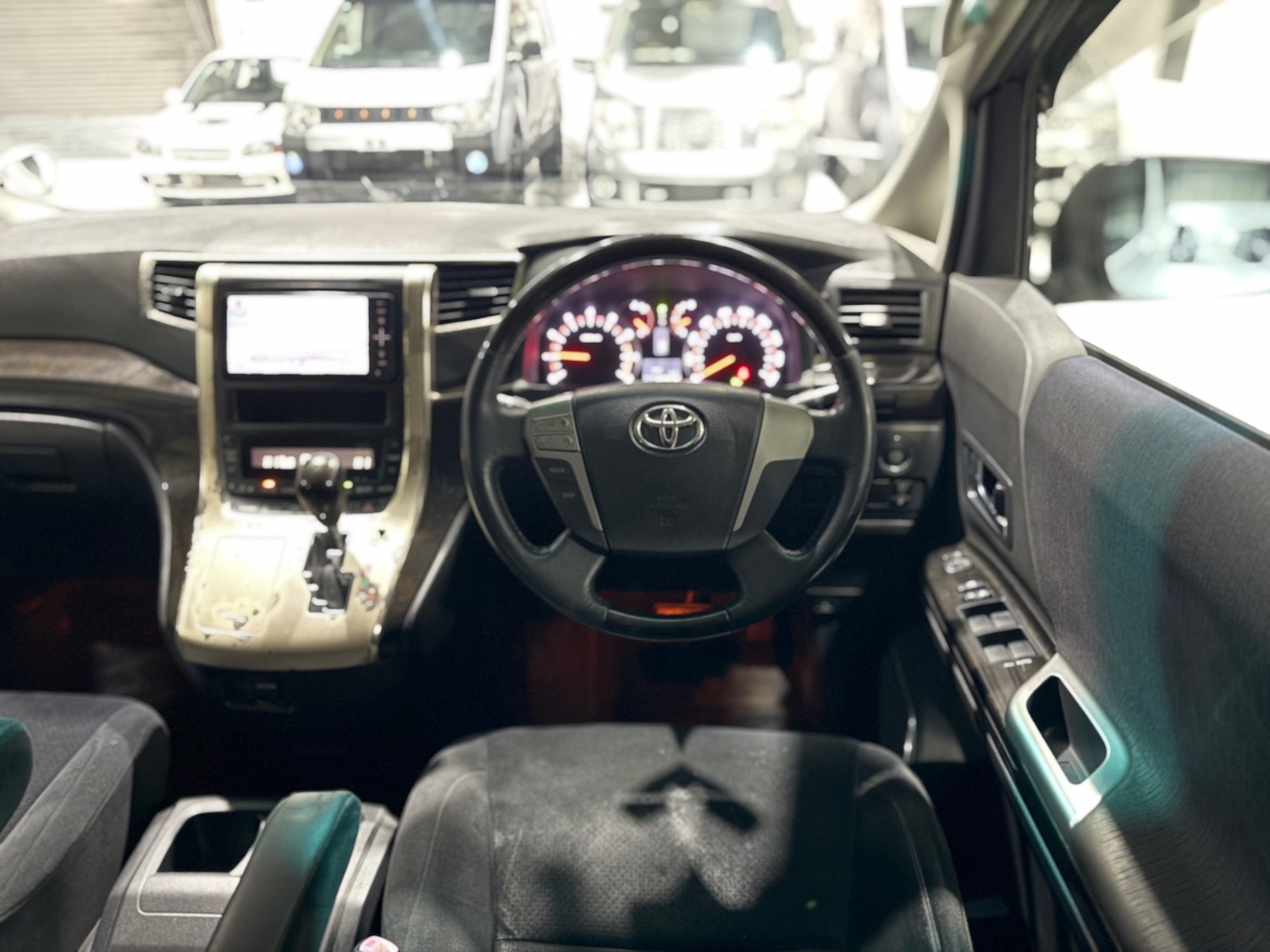 Used Toyota Vellfire 2011 for sale - 77083607: Photo 33