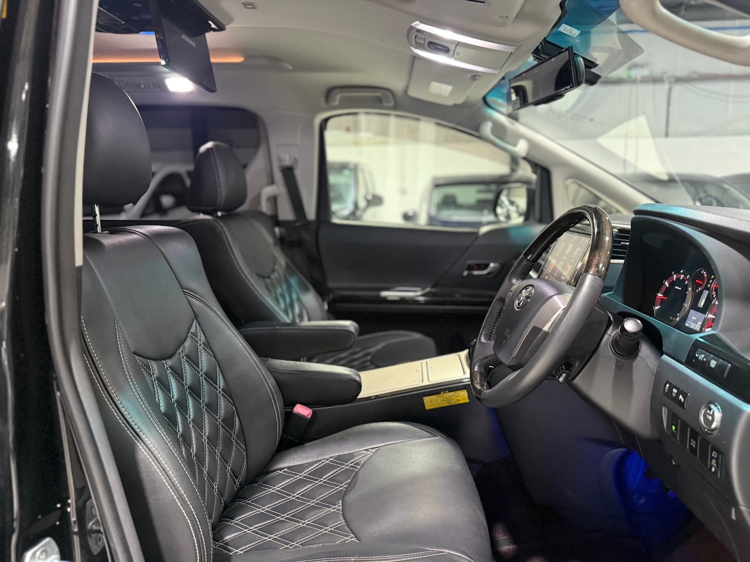 Used Toyota Vellfire 2014 for sale - 77071205: Photo 18