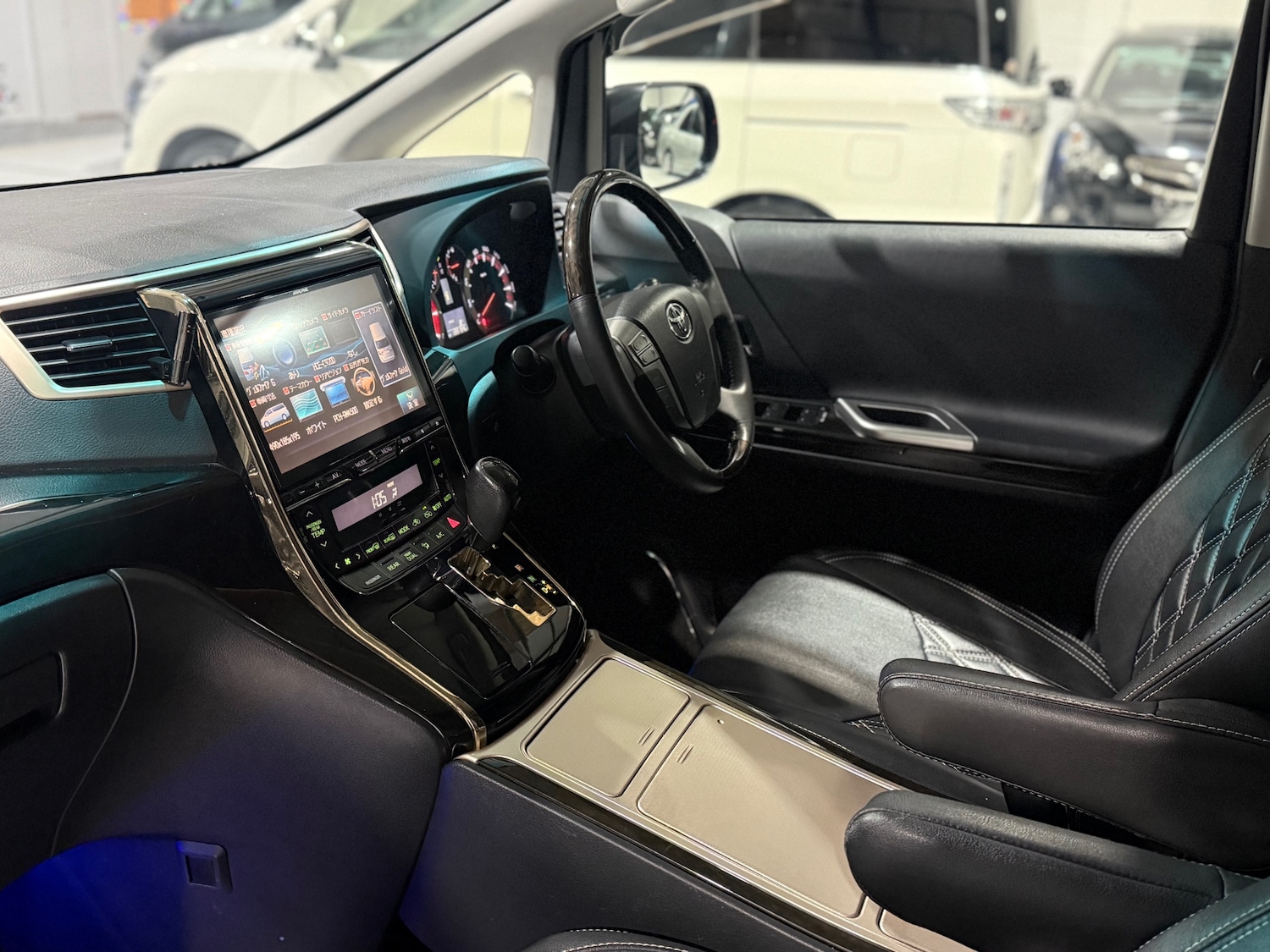 Used Toyota Vellfire 2014 for sale - 77071205: Photo 28