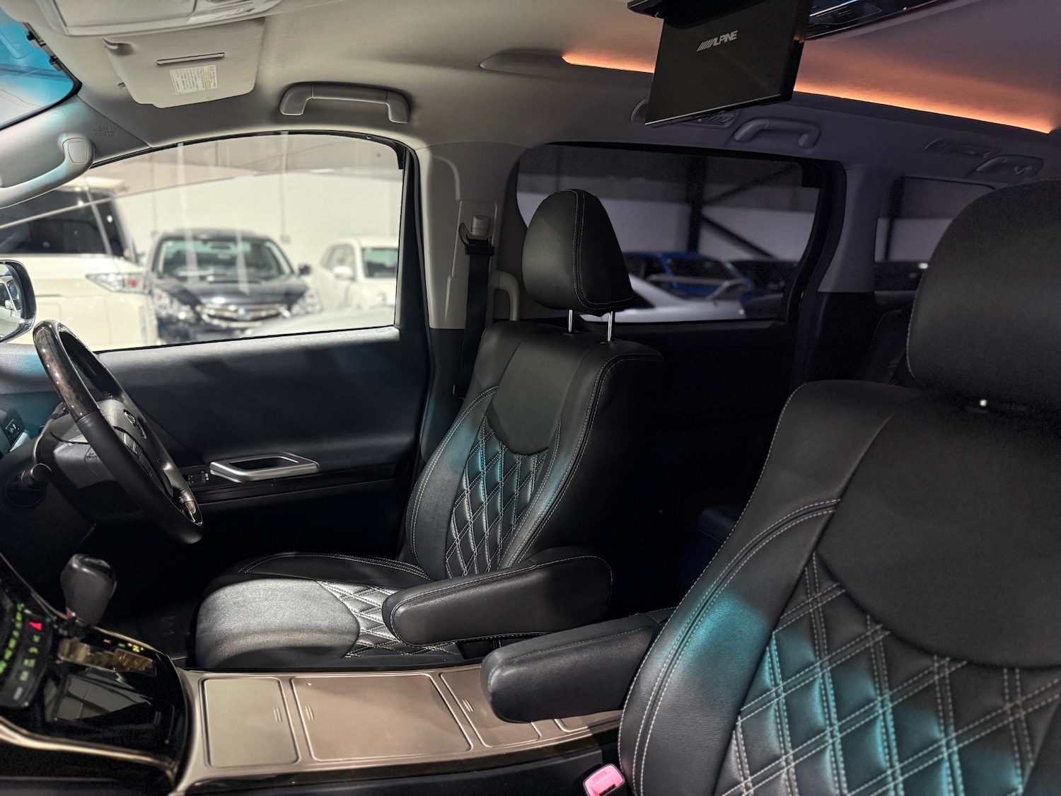 Used Toyota Vellfire 2014 for sale - 77071205: Photo 29