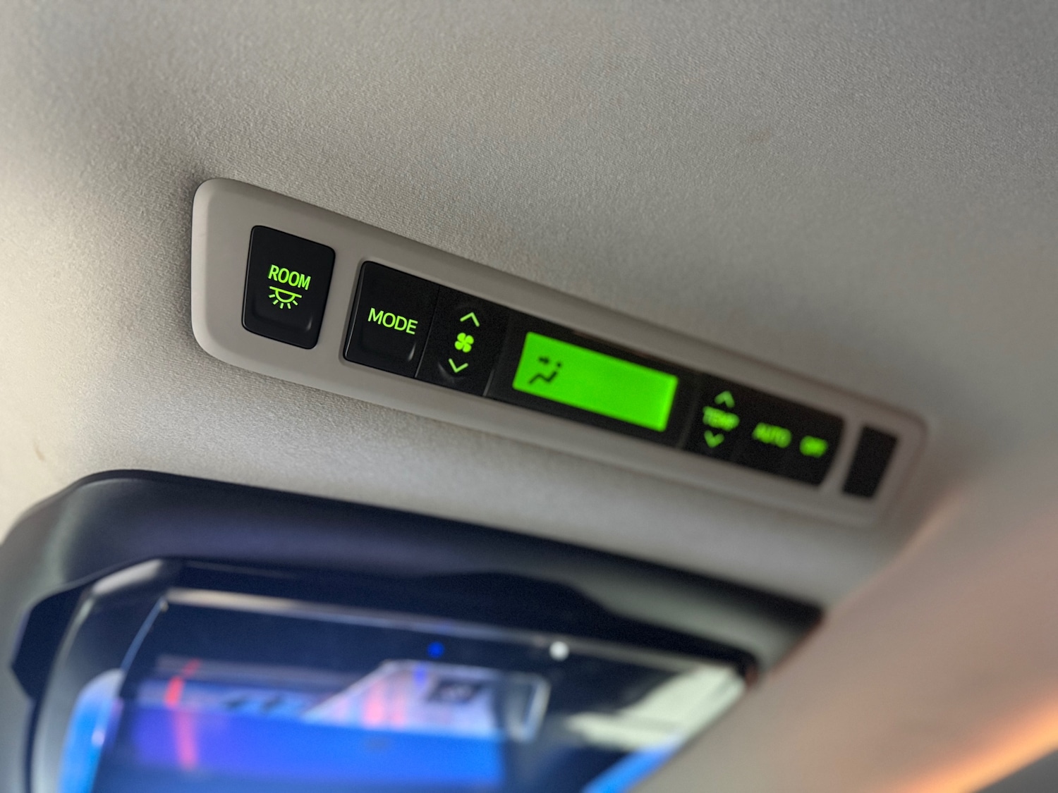 Used Toyota Vellfire 2014 for sale - 77071205: Photo 31