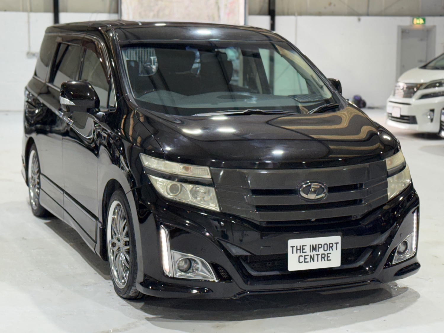 Used Nissan Elgrand 2011 for sale - 77055091: Photo 18