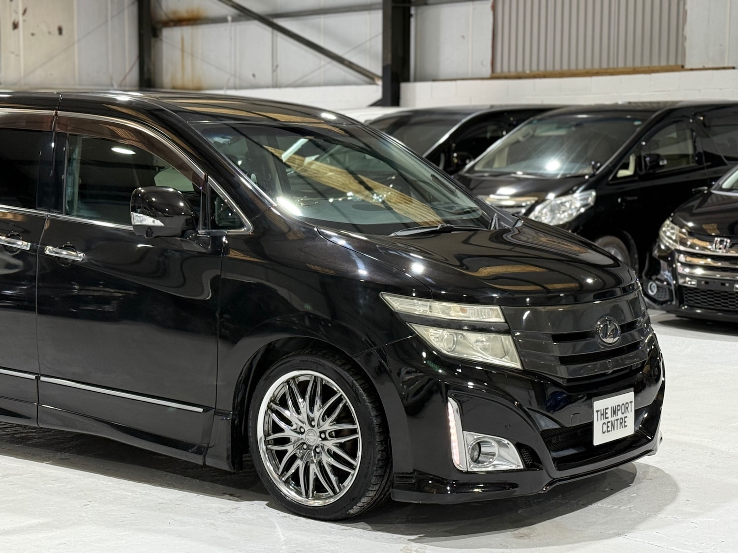 Used Nissan Elgrand 2011 for sale - 77055091: Photo 2