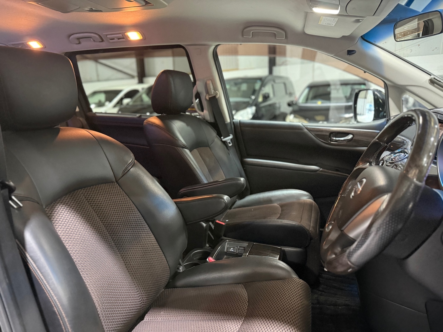 Used Nissan Elgrand 2011 for sale - 77055091: Photo 21