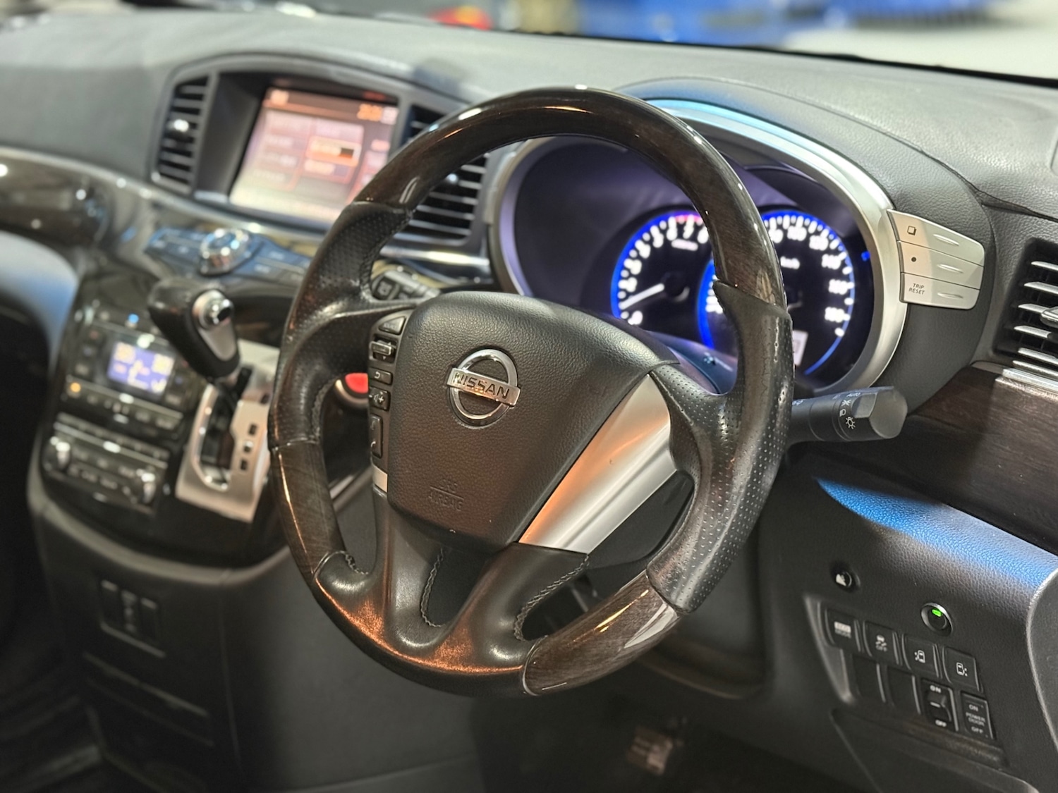 Used Nissan Elgrand 2011 for sale - 77055091: Photo 22