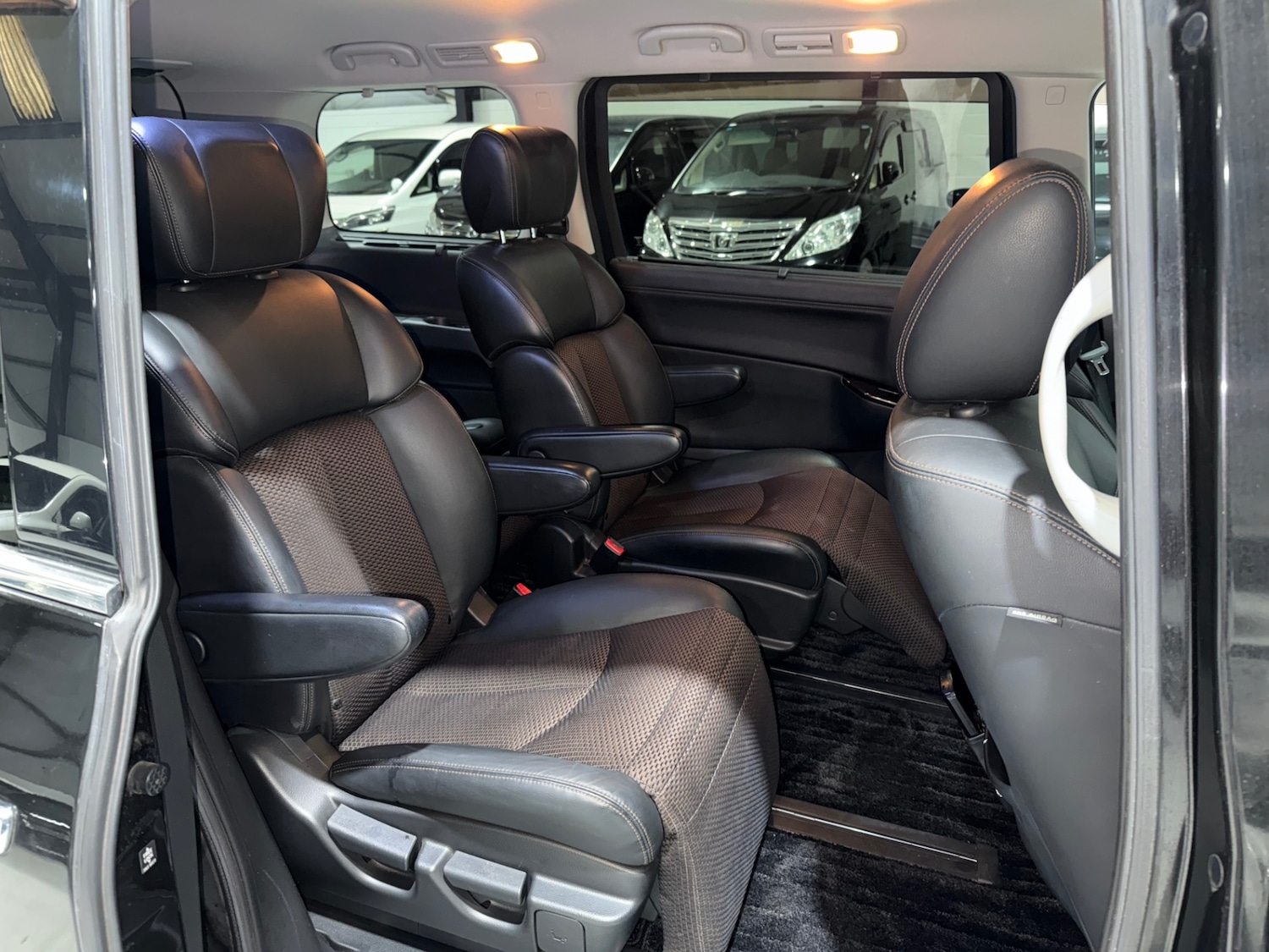 Used Nissan Elgrand 2011 for sale - 77055091: Photo 24